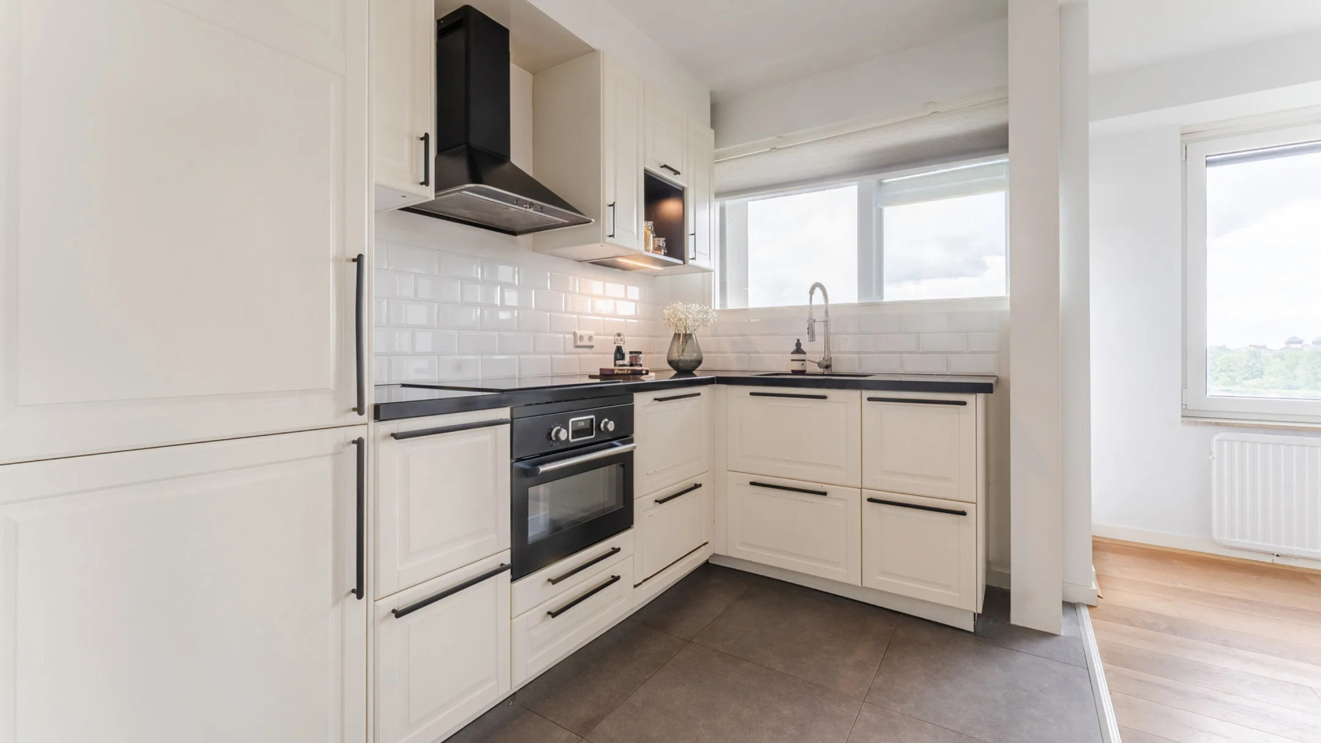 Frank Rijkaard zet zijn appartement tegen zeer merkwaardige vraagprijs te koop. Zie foto's 5