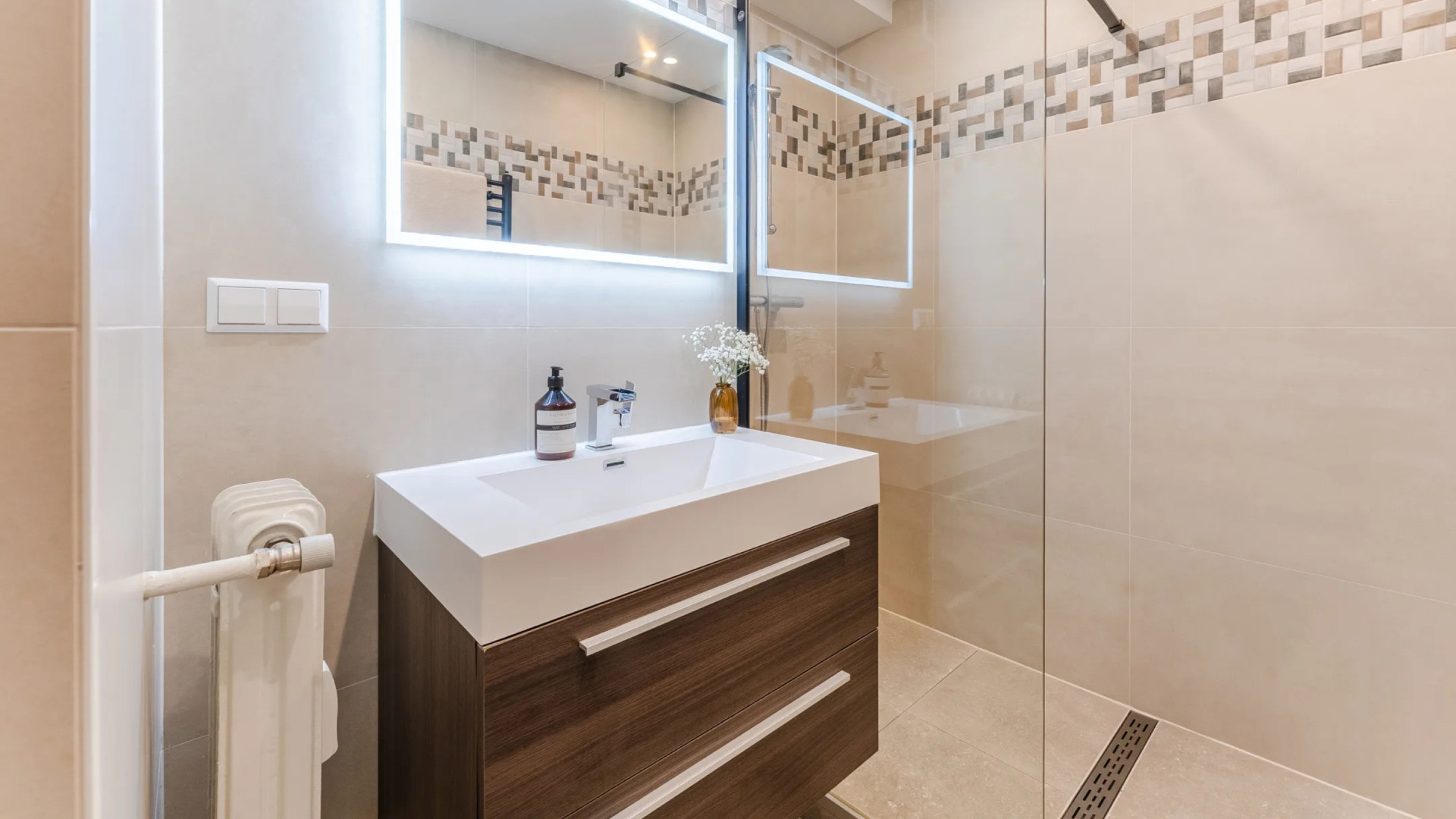 Frank Rijkaard zet zijn appartement tegen zeer merkwaardige vraagprijs te koop. Zie foto's 7