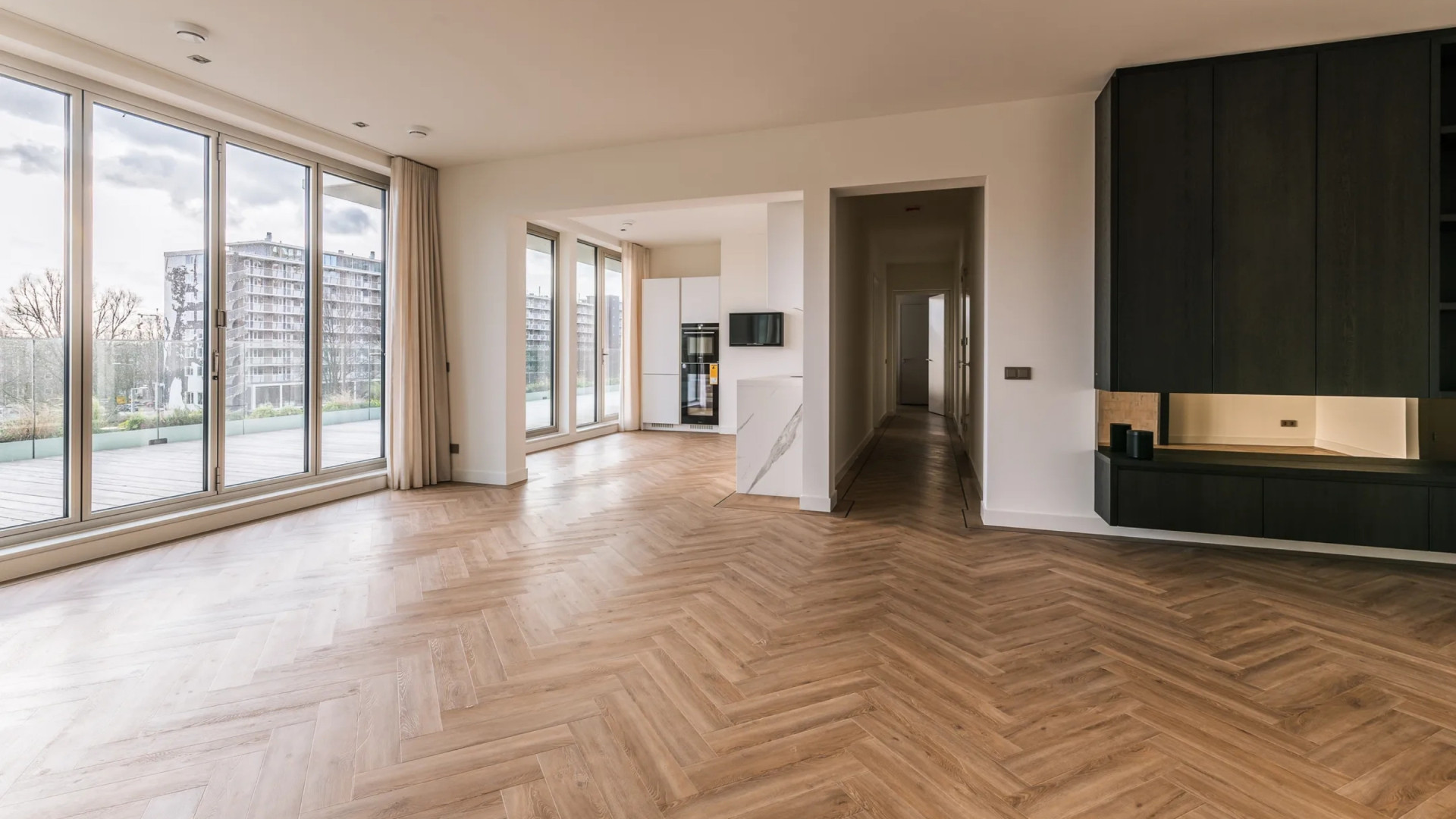Gerard Joling zet zijn luxe appartement in Amsterdam te huur voor 6.500 euro per maand. Zie foto's 2