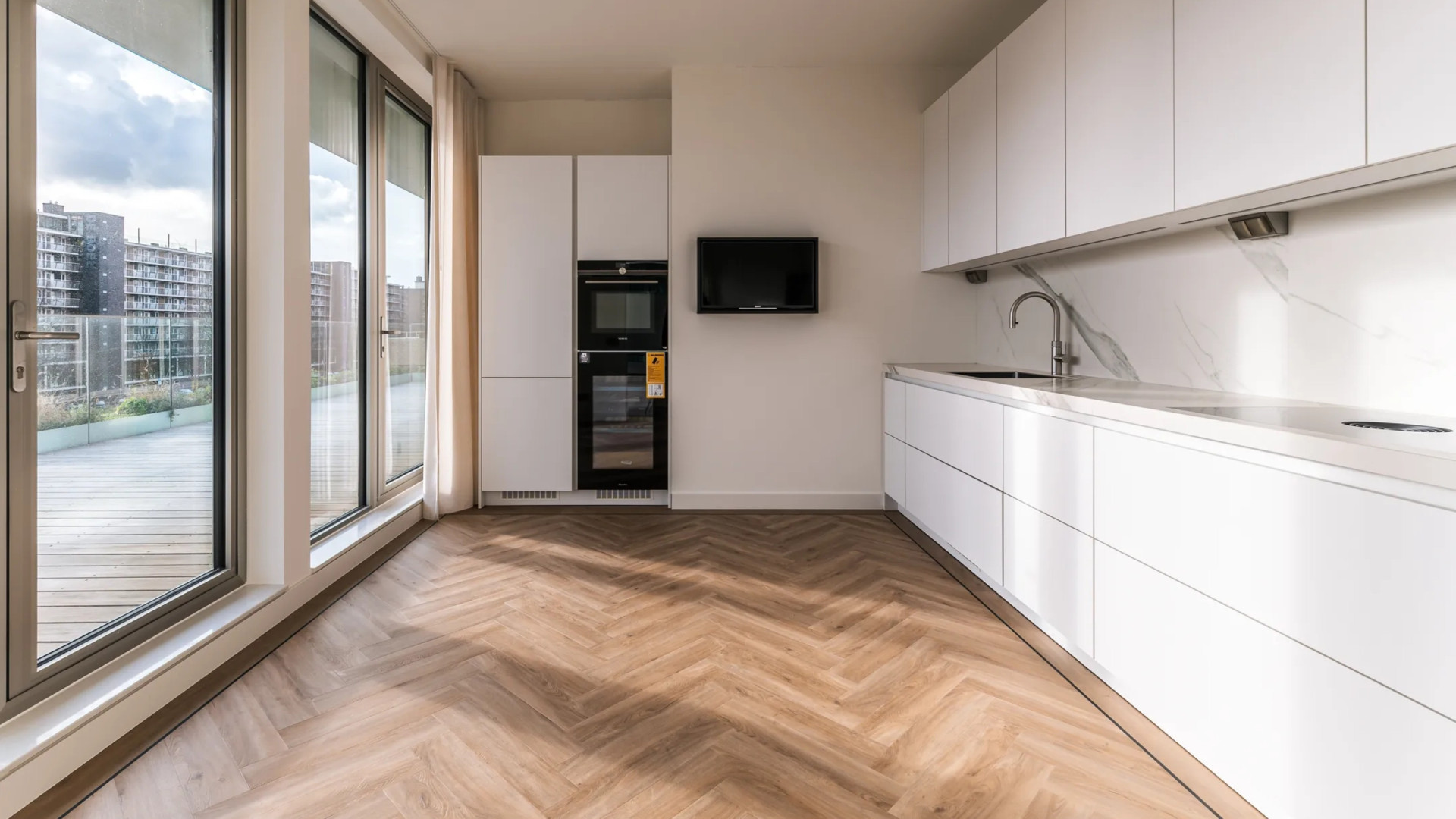 Gerard Joling zet zijn luxe appartement in Amsterdam te huur voor 6.500 euro per maand. Zie foto's 5