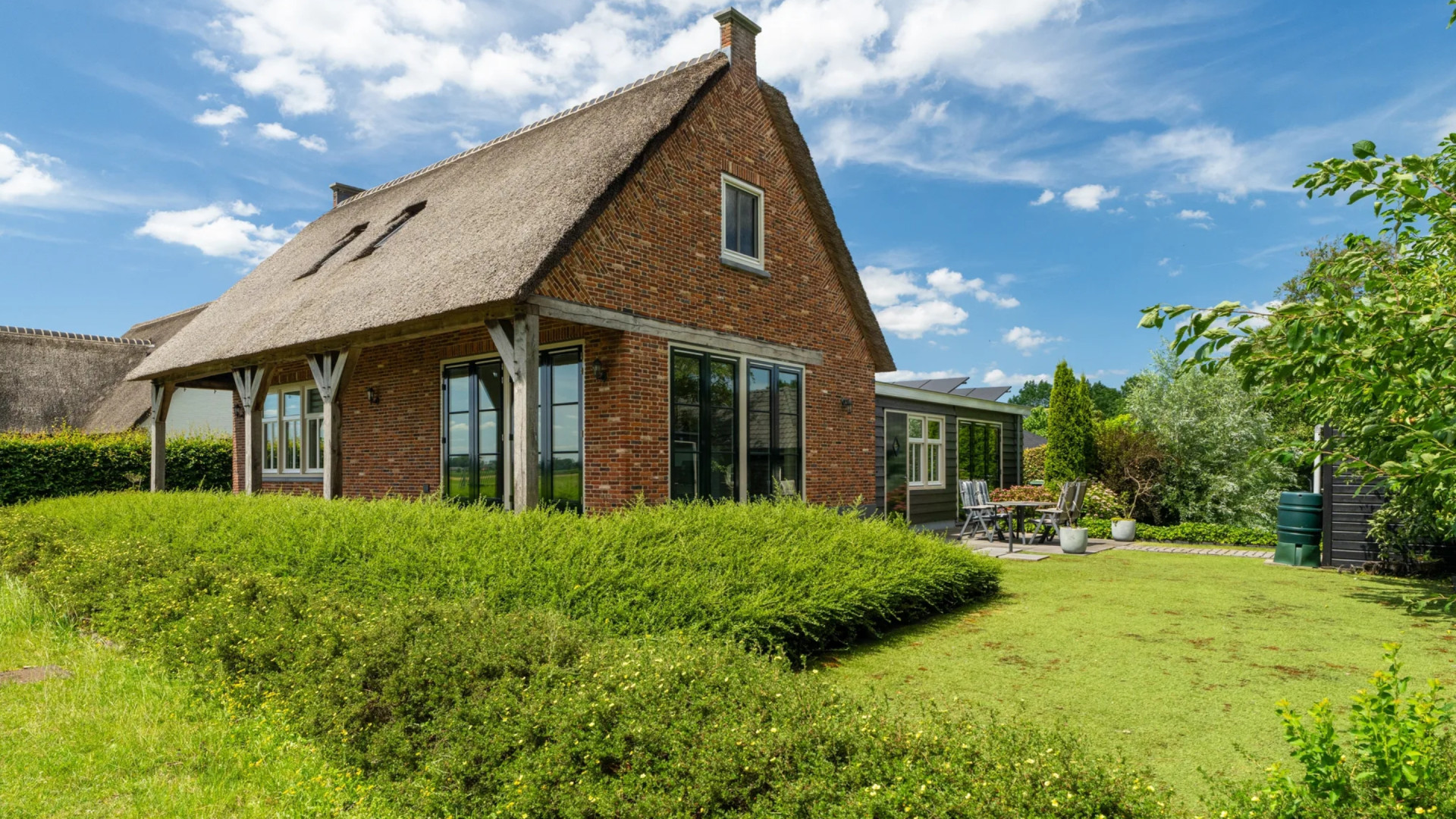 Topwielrenster Marianne Vos zet haar prachtige landhuis te koop. Zie foto's 11