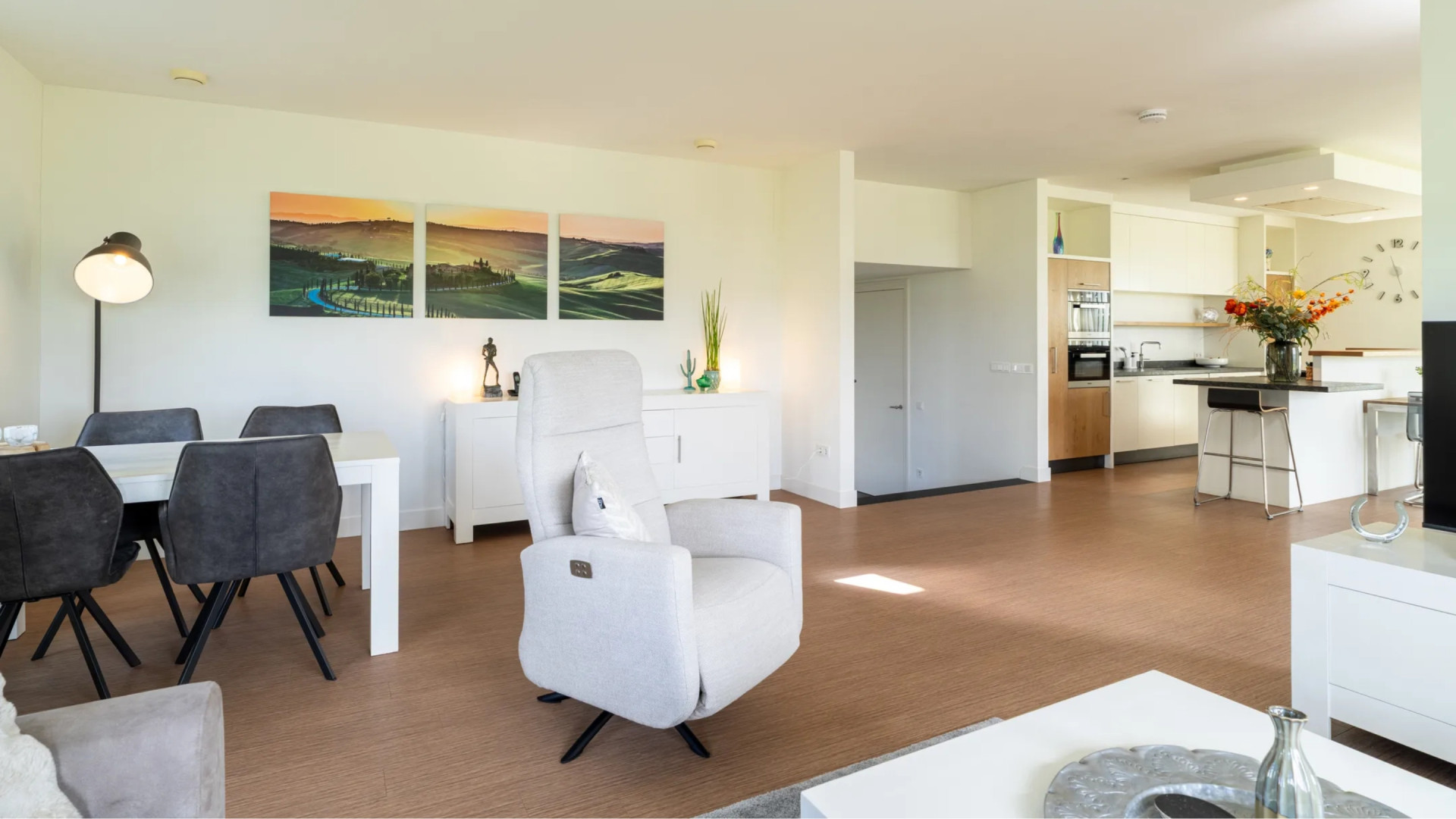 Topwielrenster Marianne Vos zet haar prachtige landhuis te koop. Zie foto's 4