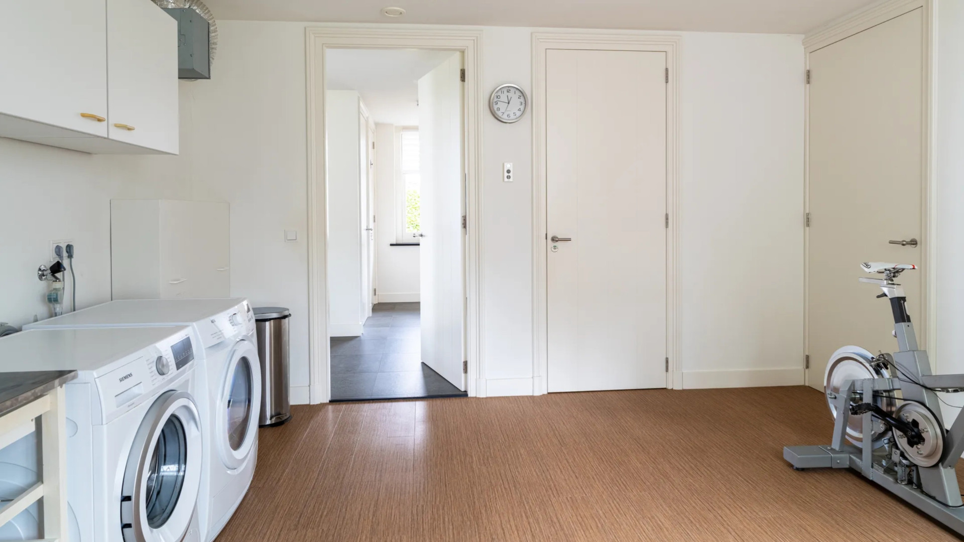 Topwielrenster Marianne Vos zet haar prachtige landhuis te koop. Zie foto's 9