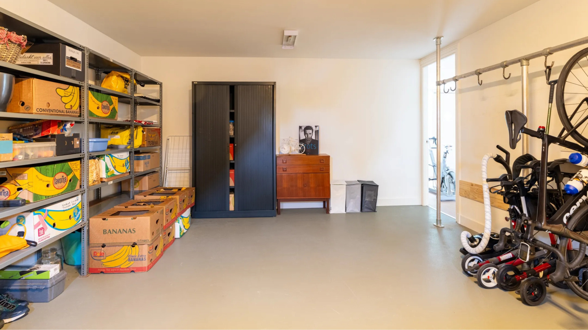 Topwielrenster Marianne Vos zet haar prachtige landhuis te koop. Zie foto's 10