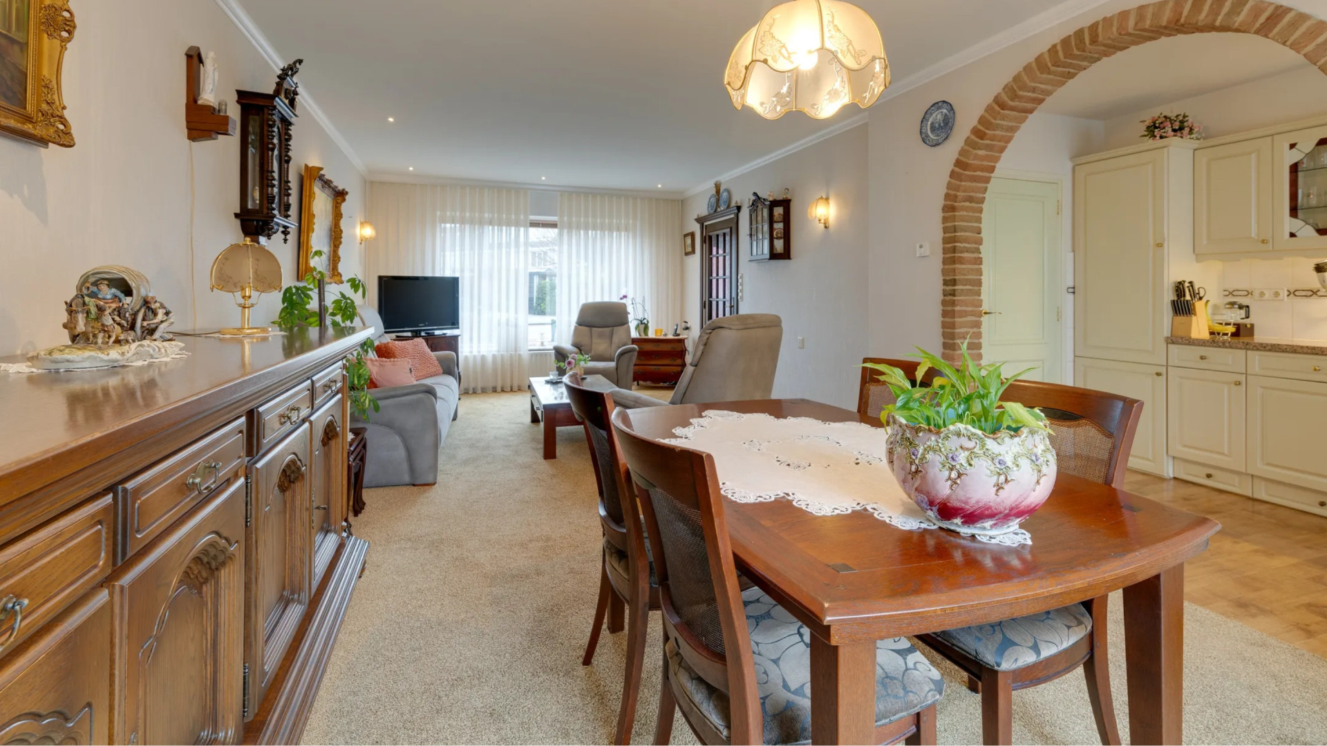 Vermeende minnares Jan Smit koopt woning pal naast Jan. Zie foto's 2
