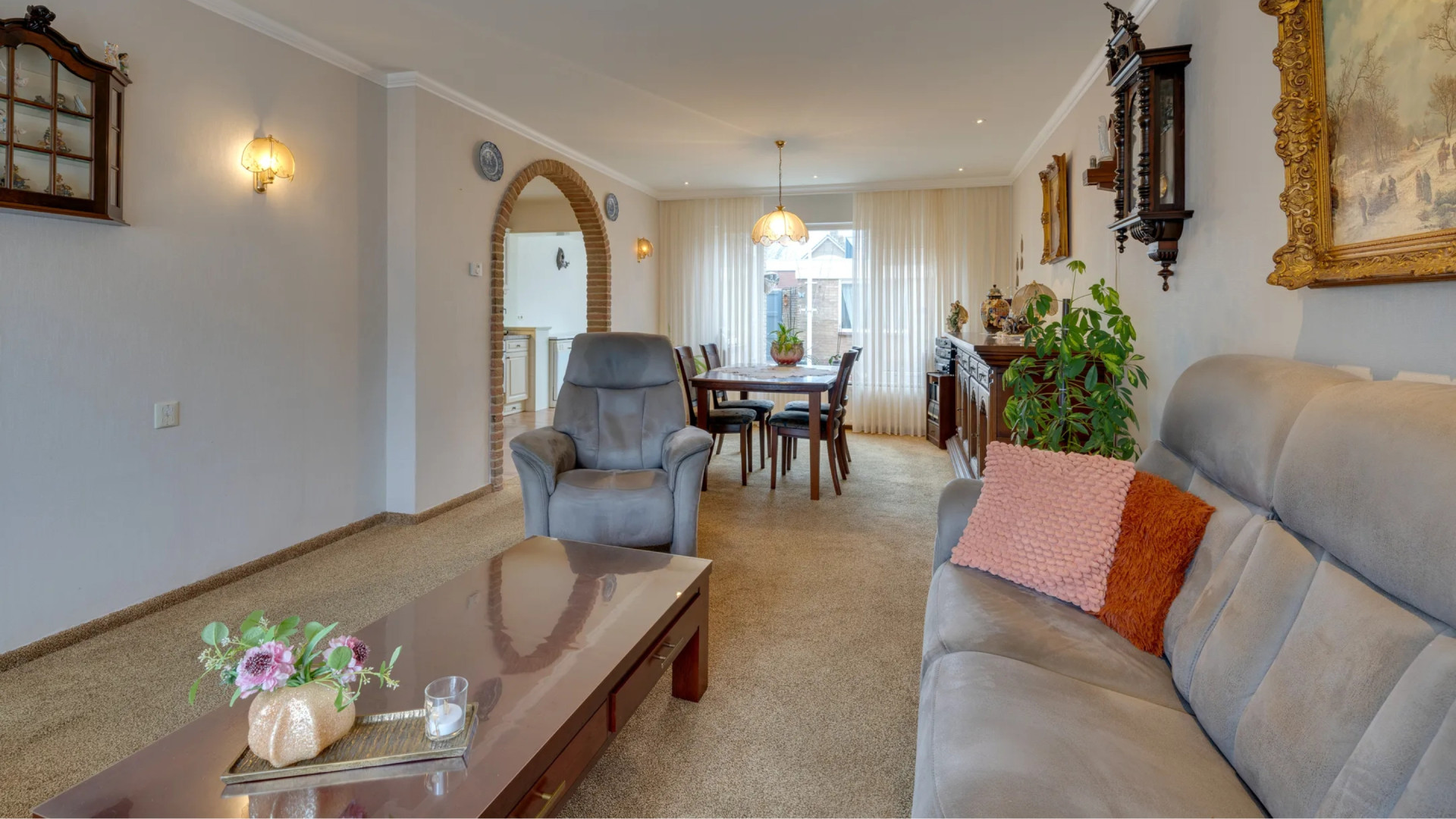 Vermeende minnares Jan Smit koopt woning pal naast Jan. Zie foto's 4