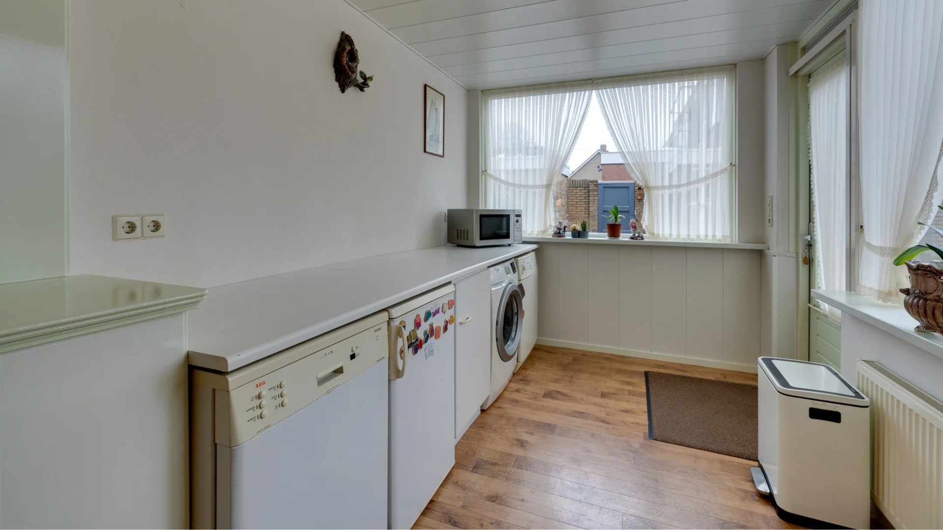 Dit is de woning die Jan Smit voor Liza en de kinderen heeft gekocht. Zie foto's 6