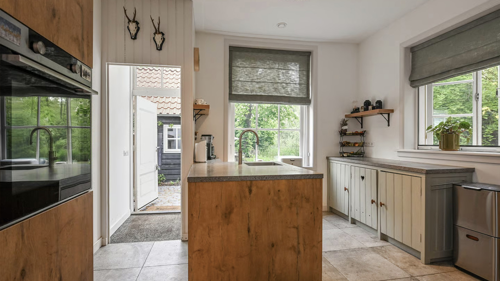 Koning Willem Alexander zet deze woning op zijn landgoed te koop. Zie alle foto’s 5