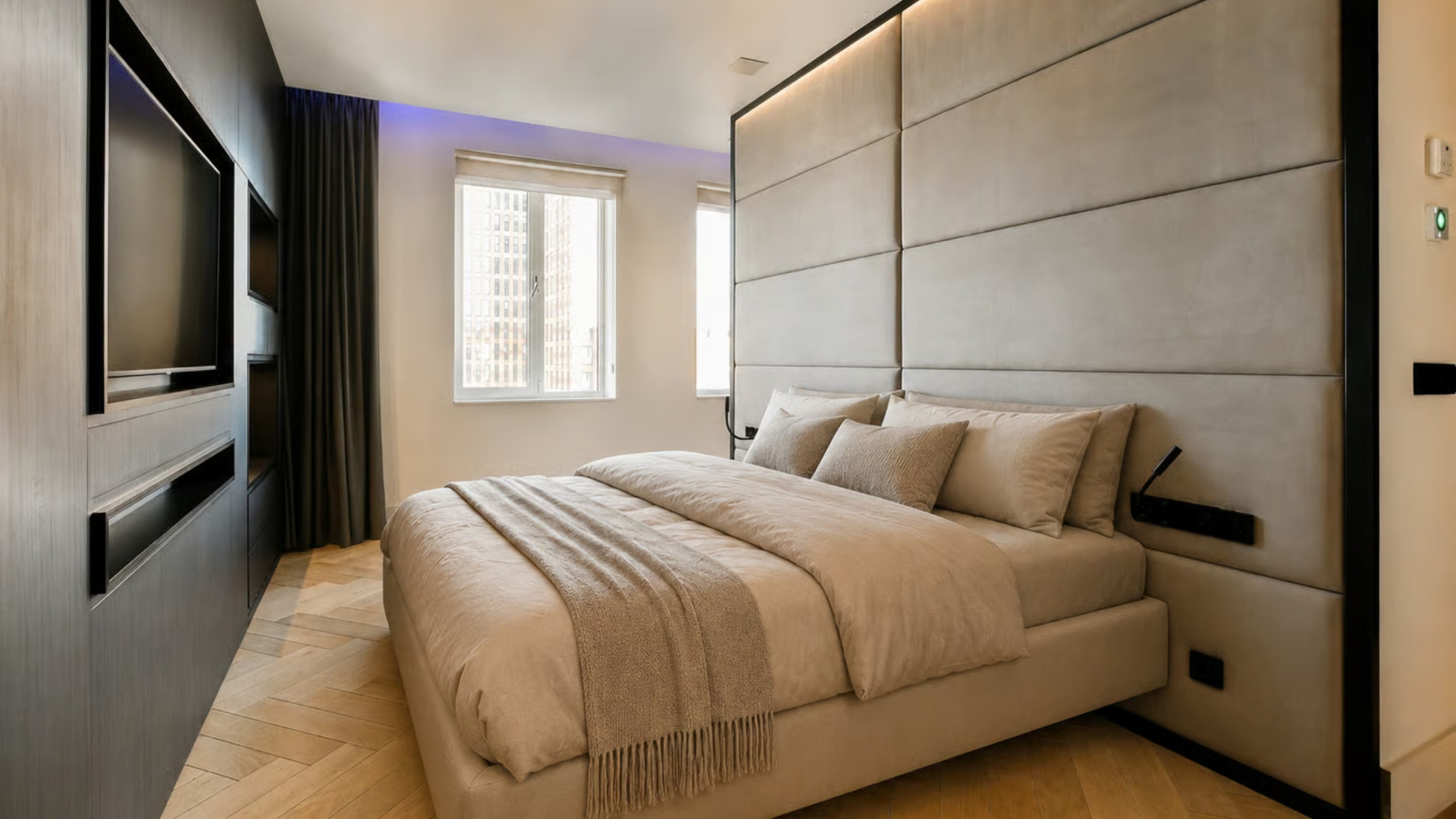 Voetballer Hakim Ziyech zet zijn luxe Zuidas-appartement te huur. Zie foto's 7