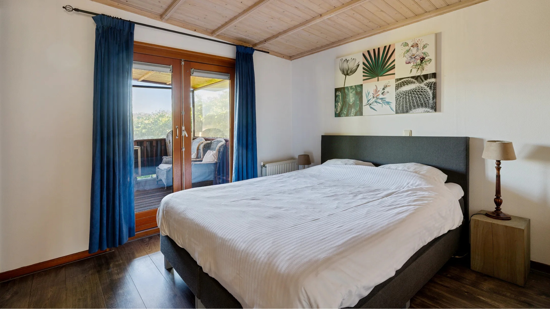 Emily Bremers verkocht met mooie winst haar aan het water gelegen chalet. Zie foto's 6