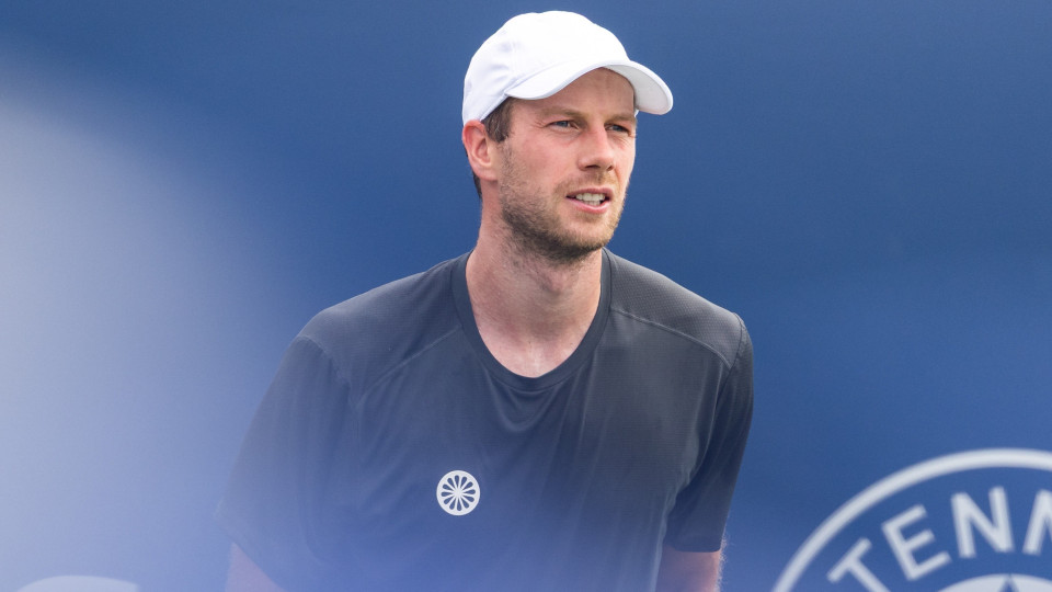 Dit is het Amsterdamse miljoenenappartement van toptennisser Botic van de Zandschulp. Zie beelden