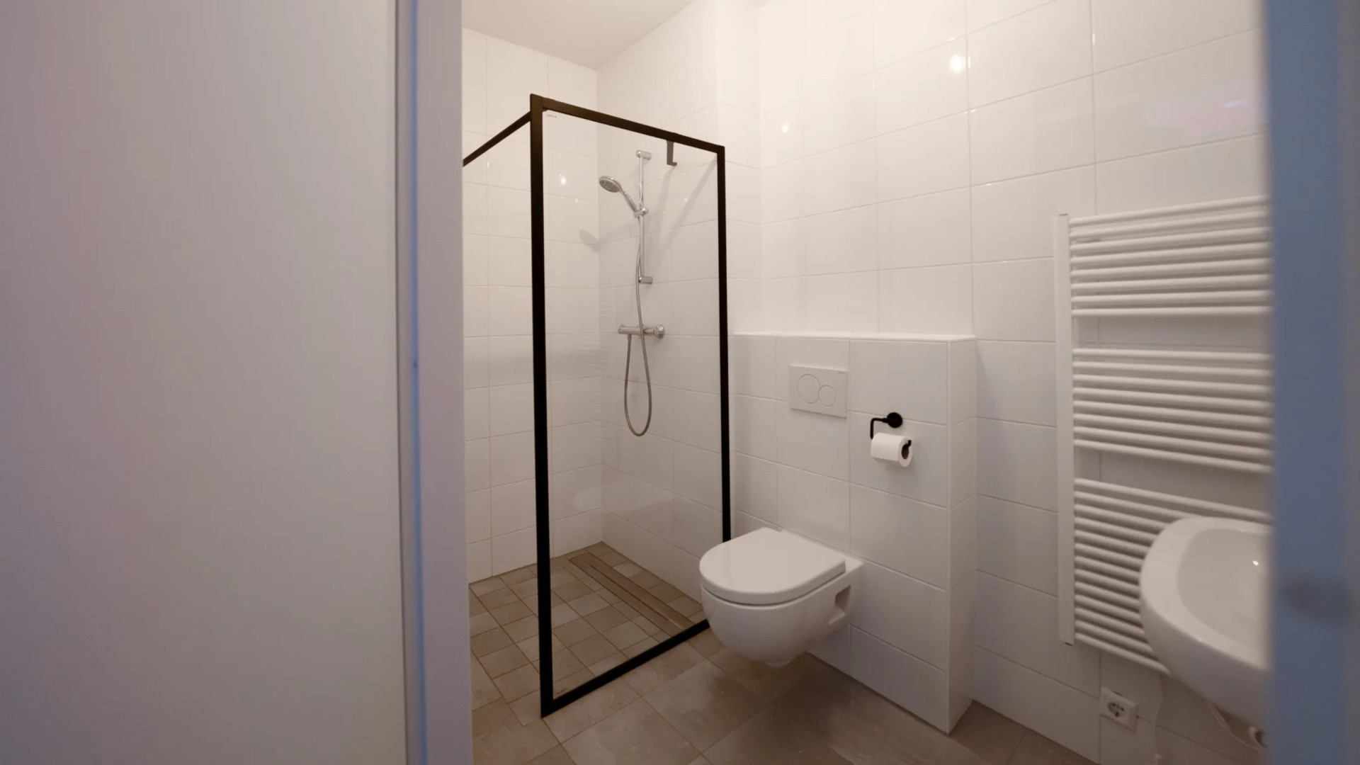 Wesley Sneijder verruilt luxe penthouse voor deze bijzondere waterwoning. Zie foto's 11