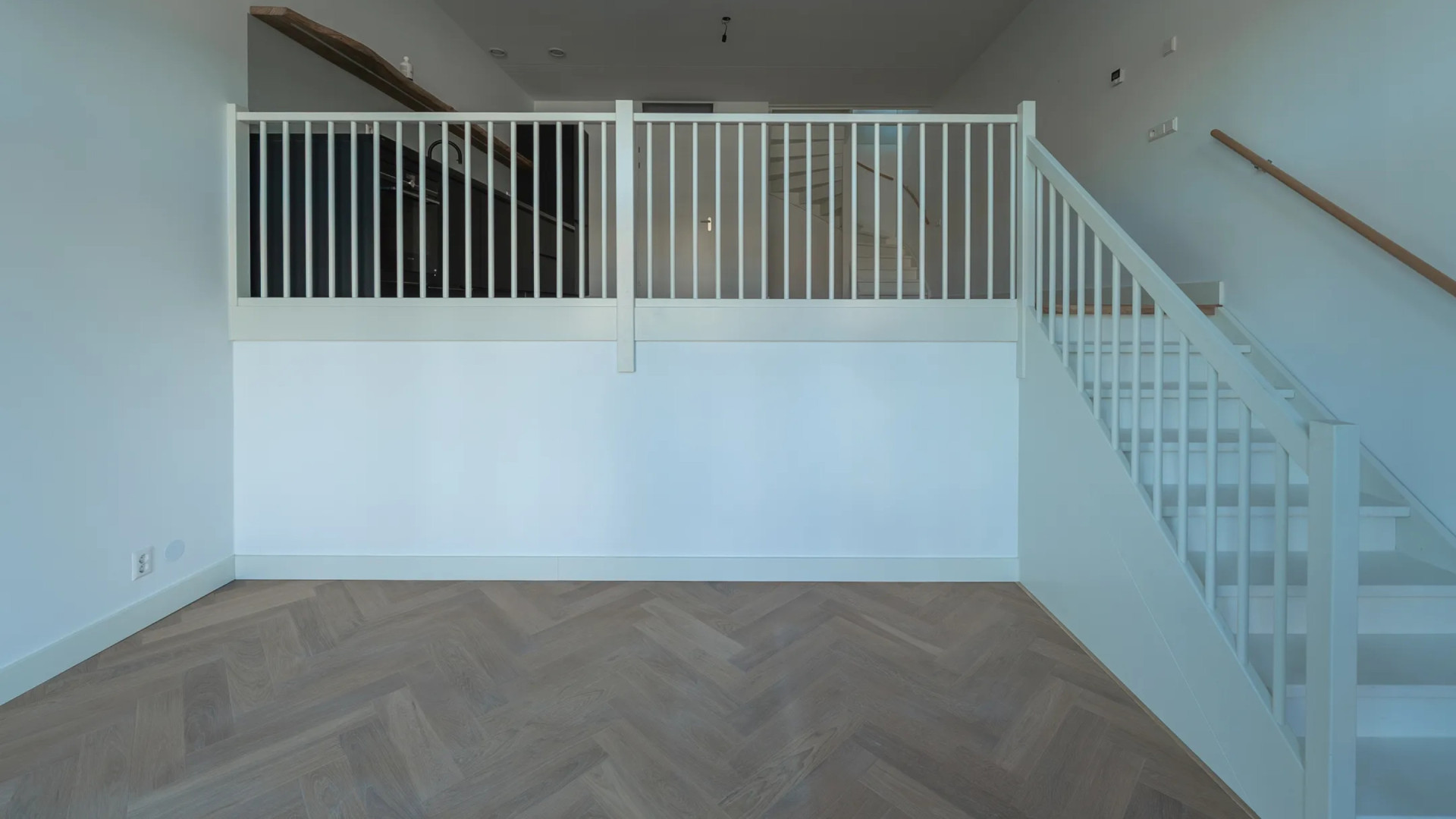 Wesley Sneijder verruilt luxe penthouse voor deze bijzondere waterwoning. Zie foto's 4