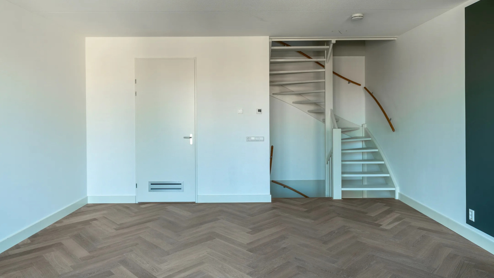 Wesley Sneijder verruilt luxe penthouse voor deze bijzondere waterwoning. Zie foto's 7