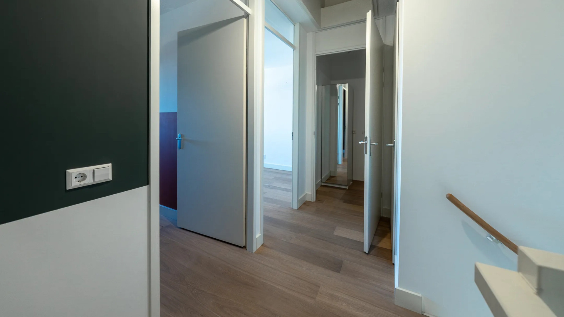 Wesley Sneijder verruilt luxe penthouse voor deze bijzondere waterwoning. Zie foto's 9