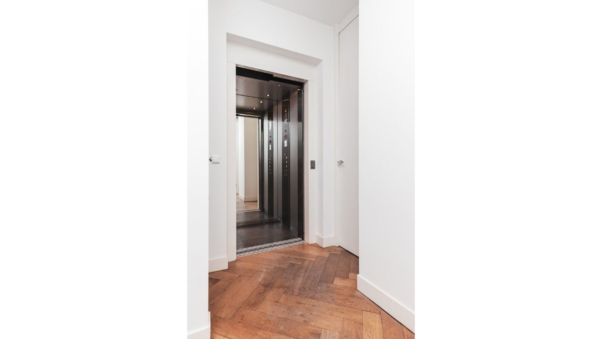 Gaat de nieuwe bondscoach Xavi Hernández hier wonen? Zie alle beelden 14