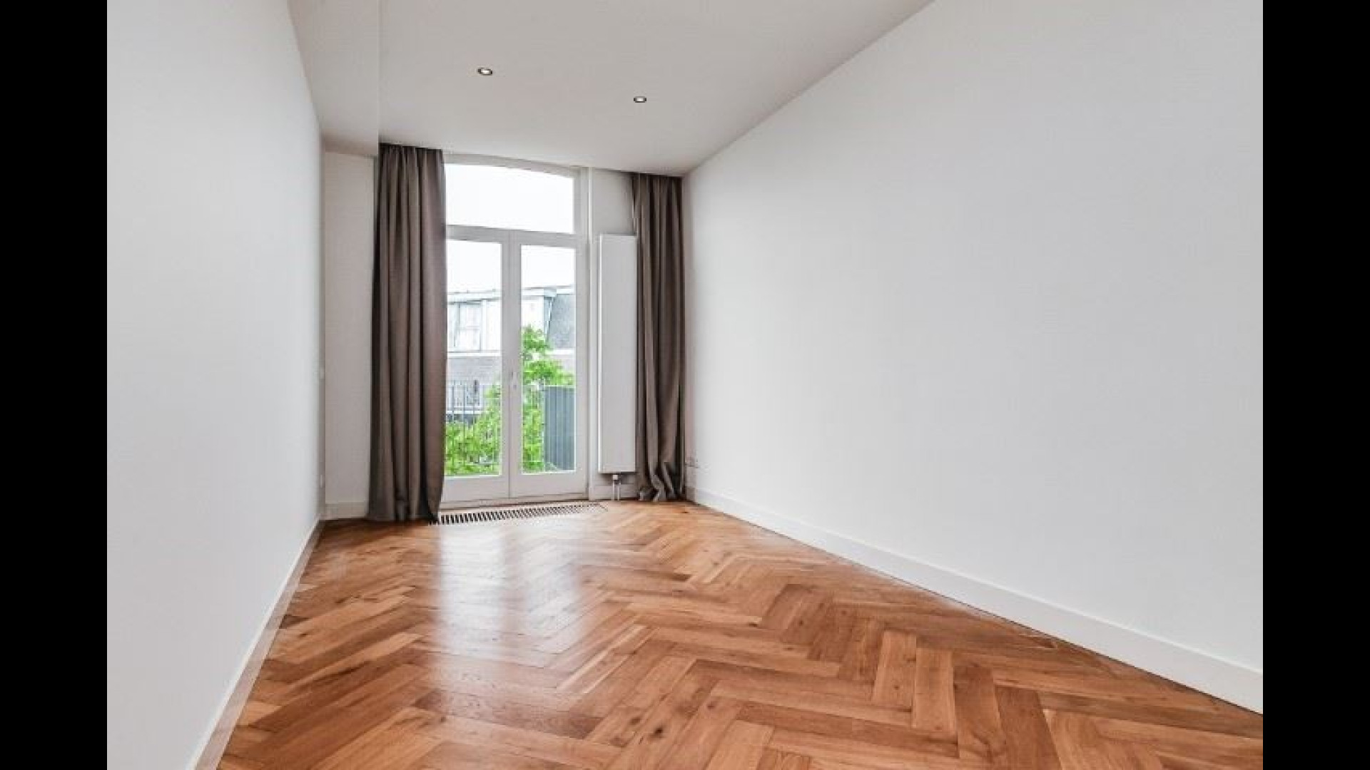 Gaat de nieuwe bondscoach Xavi Hernández hier wonen? Zie alle beelden 22