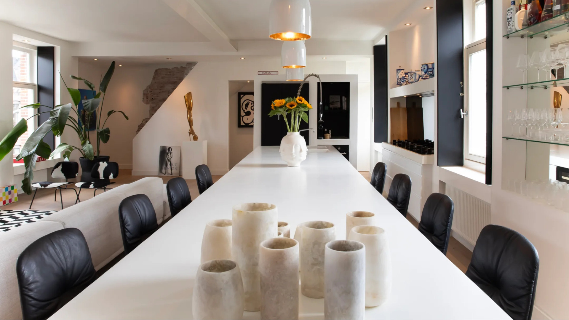 Jan des Bouvrie jr zet zijn schitterend ingerichte appartement te koop. Zie foto's 6