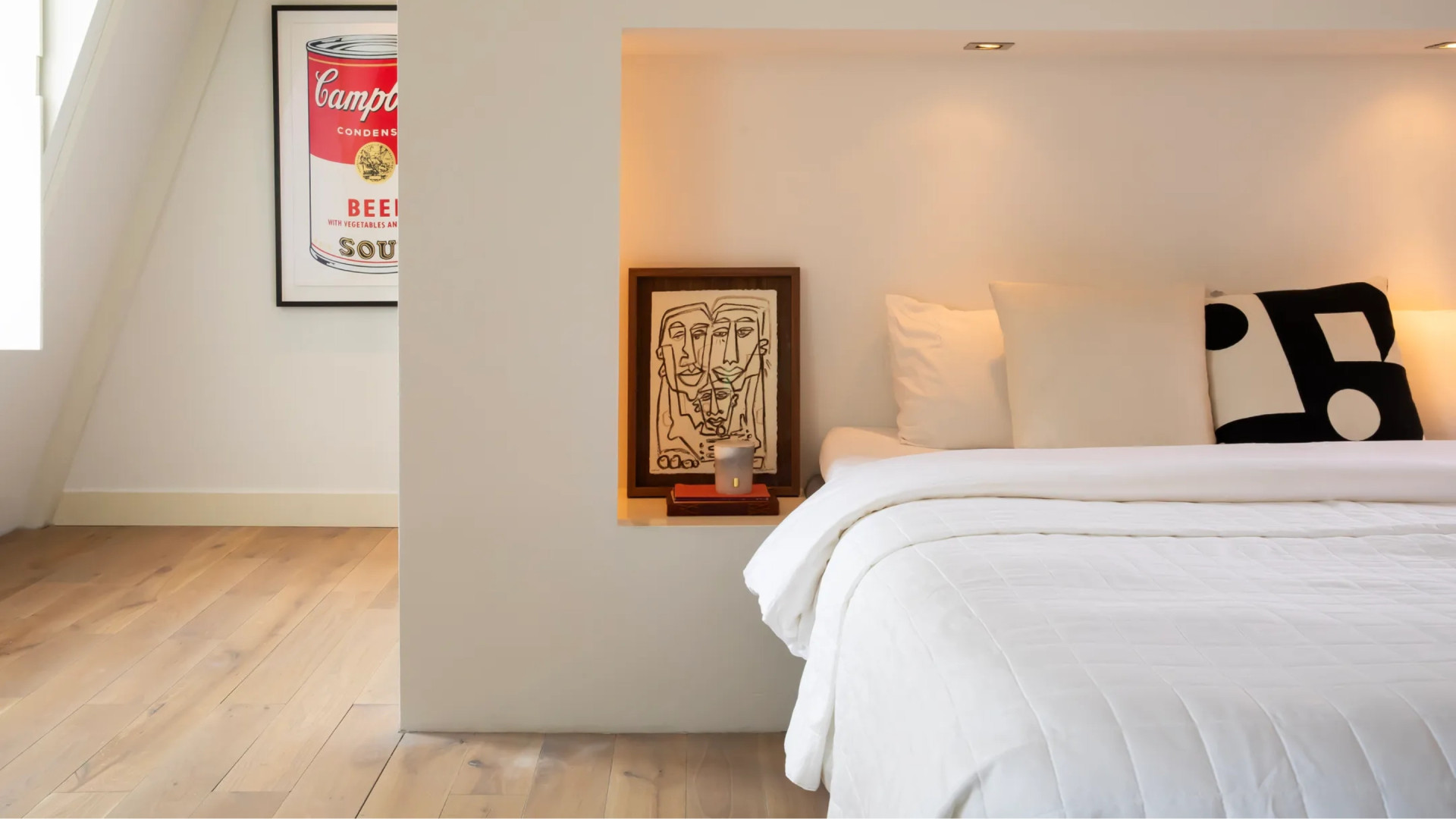 Jan des Bouvrie jr zet zijn schitterend ingerichte appartement te koop. Zie foto's 8