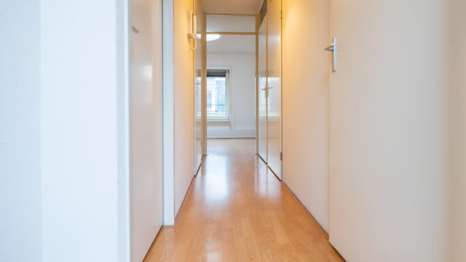 Topmodel Yfke Sturm zet haar Amsterdam Zuid appartement met prive dakterras te huur. ZIe foto's 6