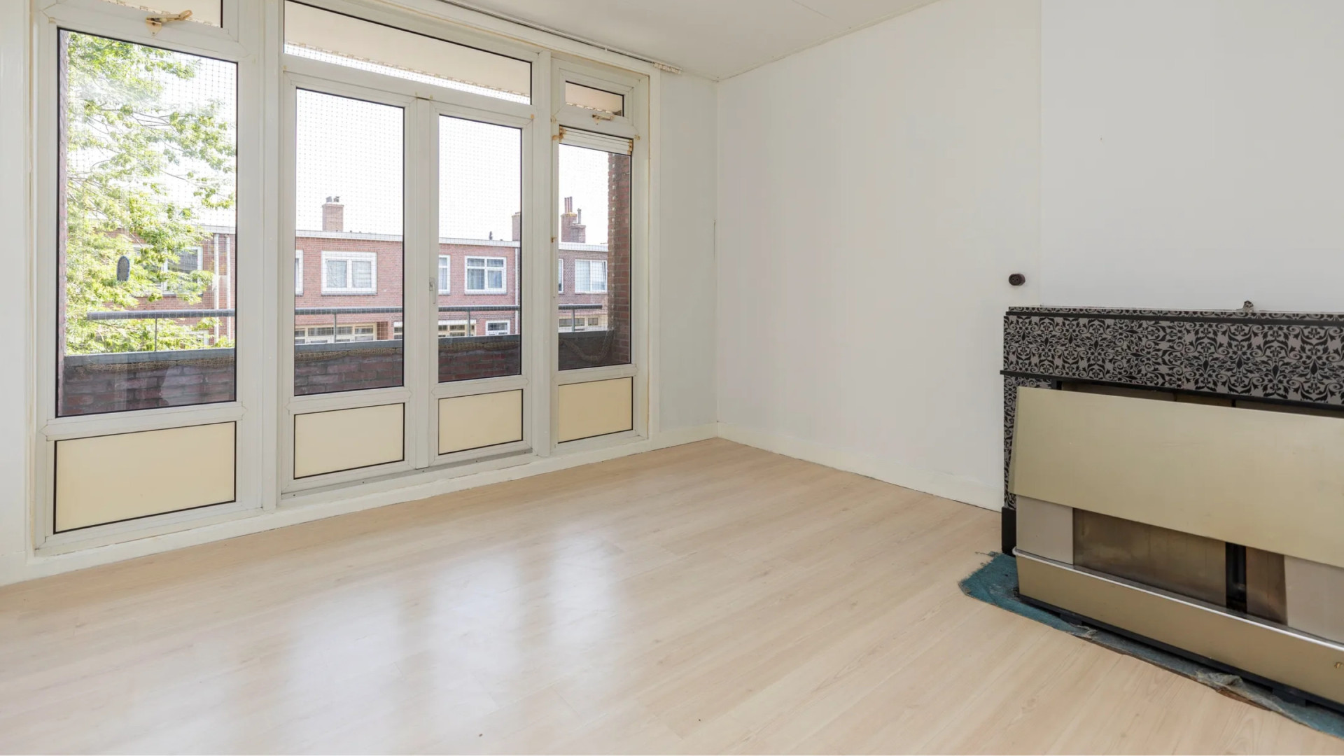 Anna Nooshin scoort ton winst met dit afbraak appartement. Zie foto's 5