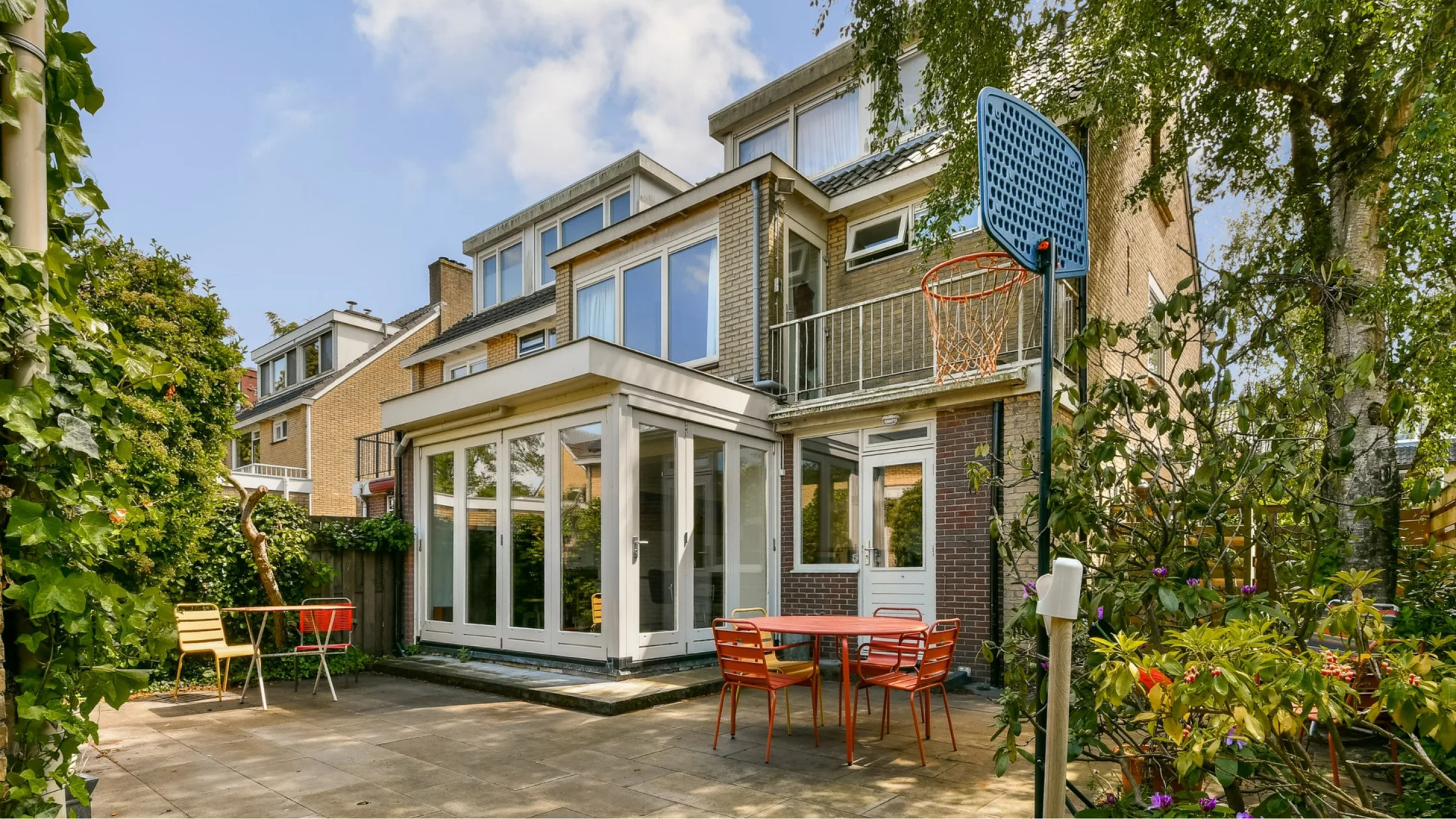 TV-presentator Patrick Lodiers zet zijn woning in sterrendorp Abcoude te koop. Zie de beelden 11