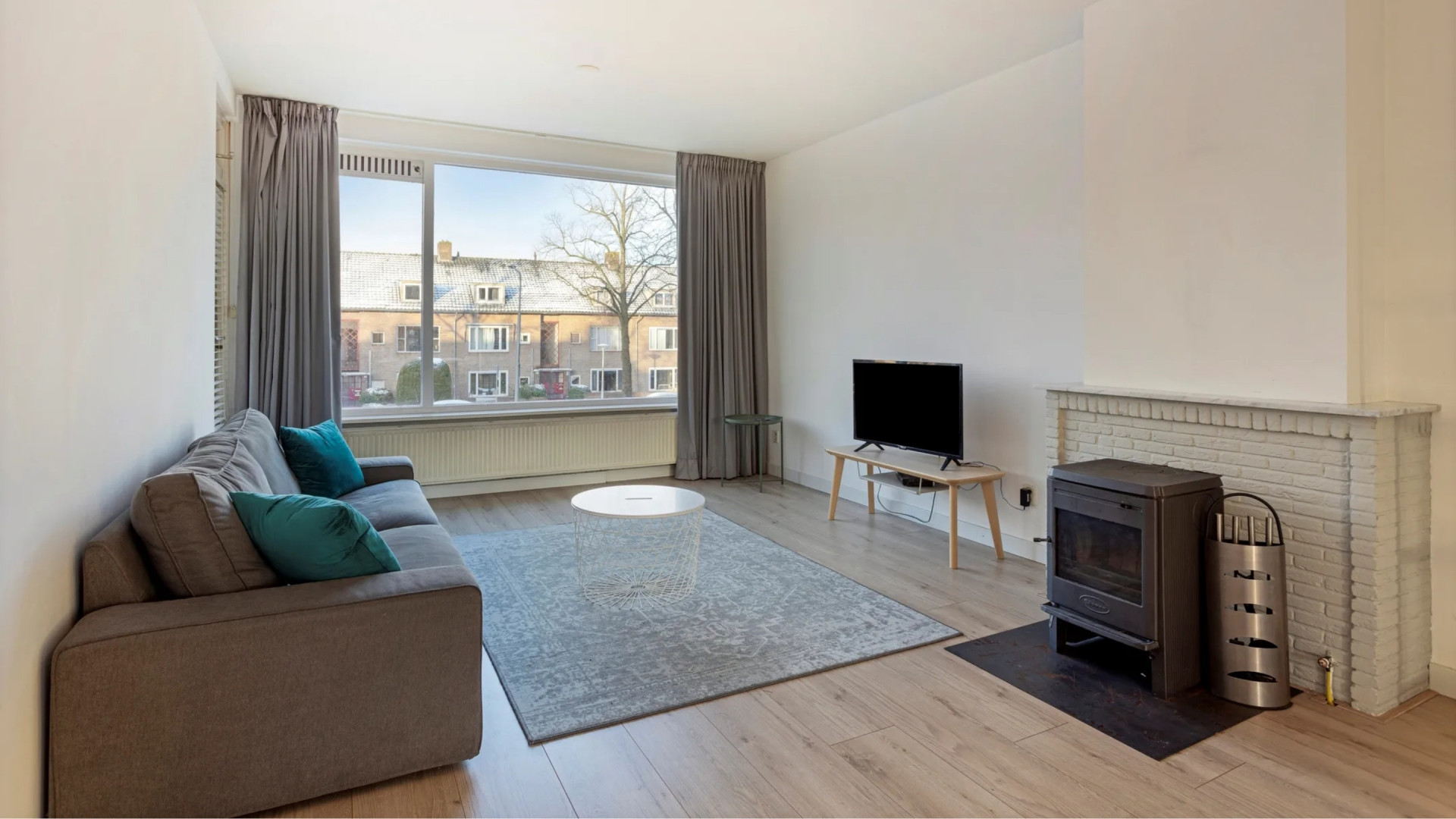 Trollenkoning Dotan Harpenau verhuurt zijn wel zeer simpel ingerichte appartement. Zie foto's 2