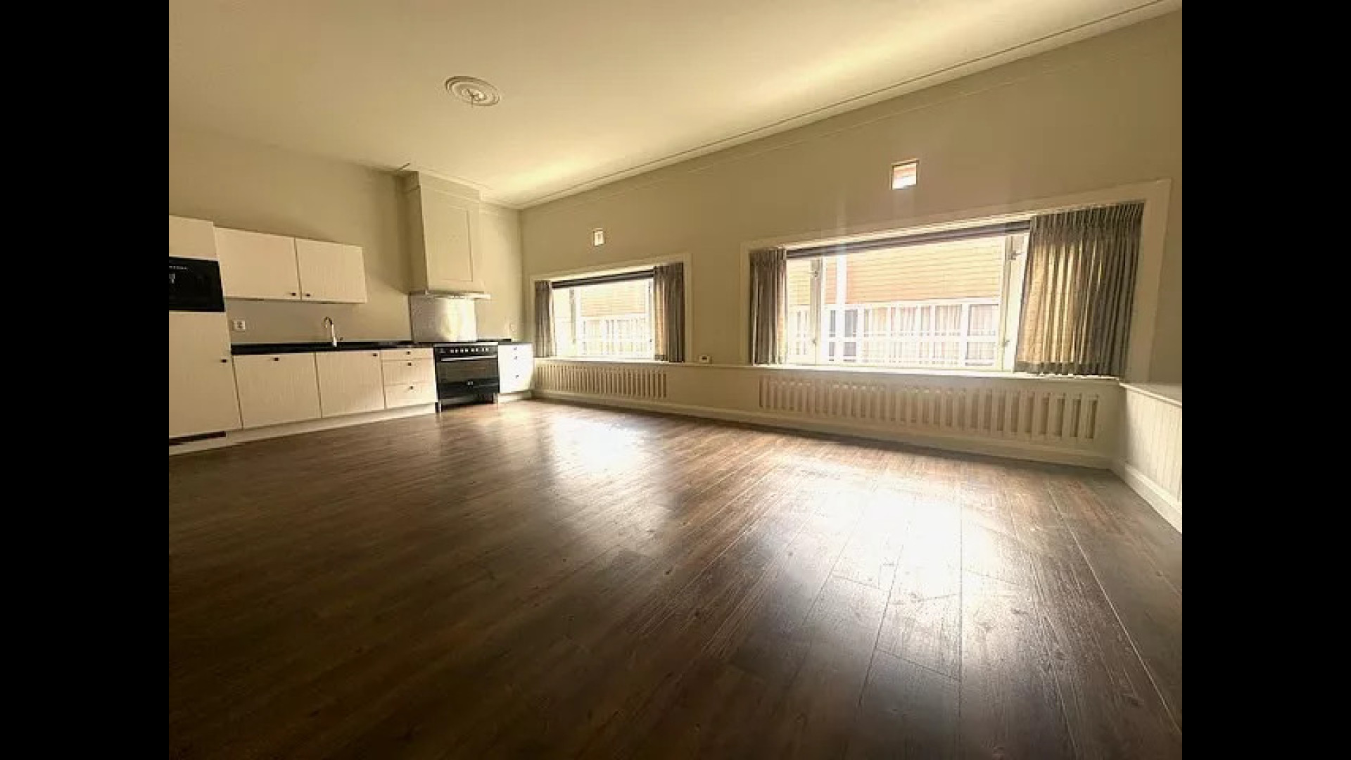 Eelko van Kooten en Olcay Gulsen zetten hun knusse Hilversumse woning te huur. Zie foto’s 4