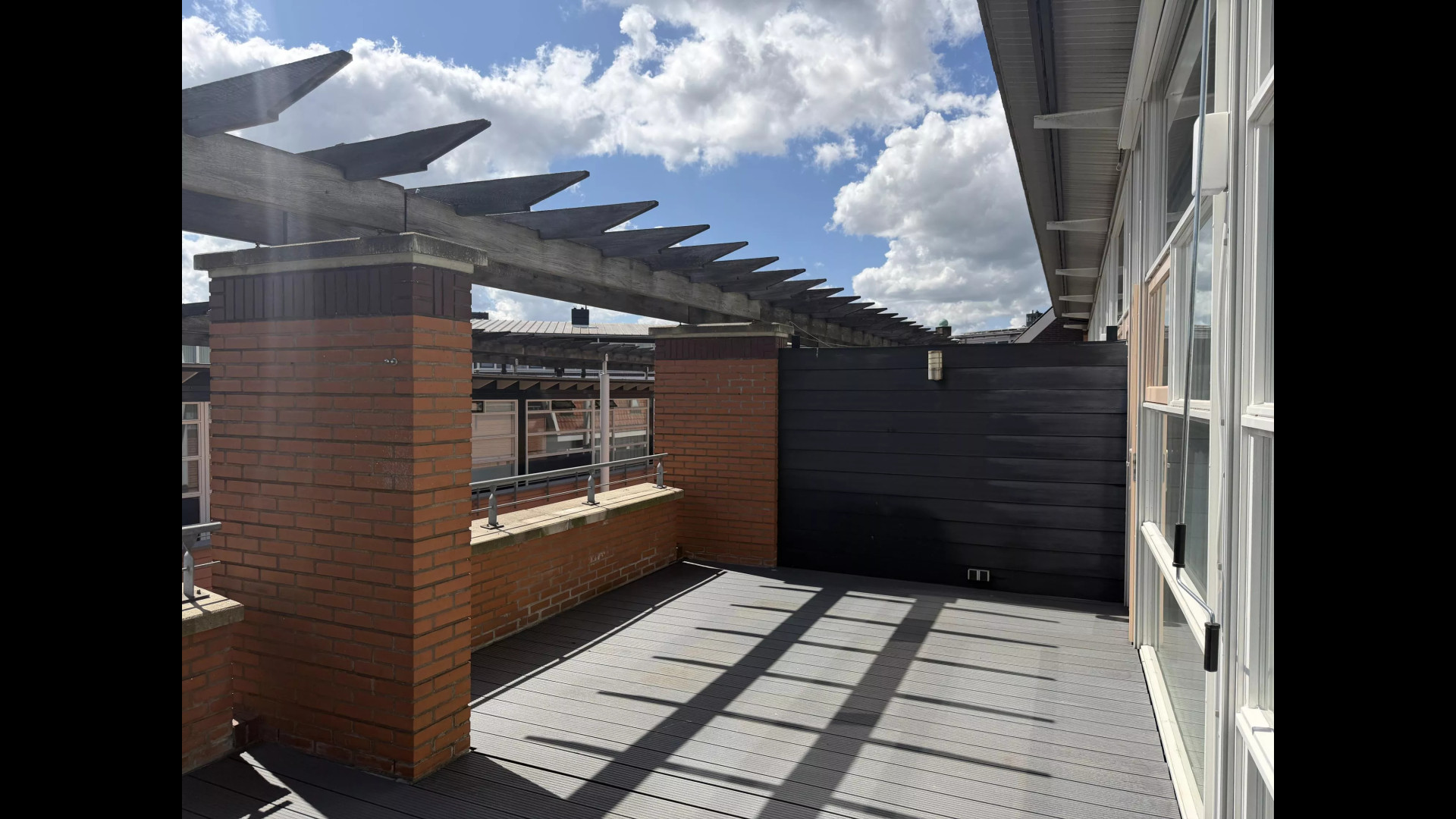 Eelko van Kooten en Olcay Gulsen zetten hun knusse Hilversumse woning te huur. Zie foto’s 7