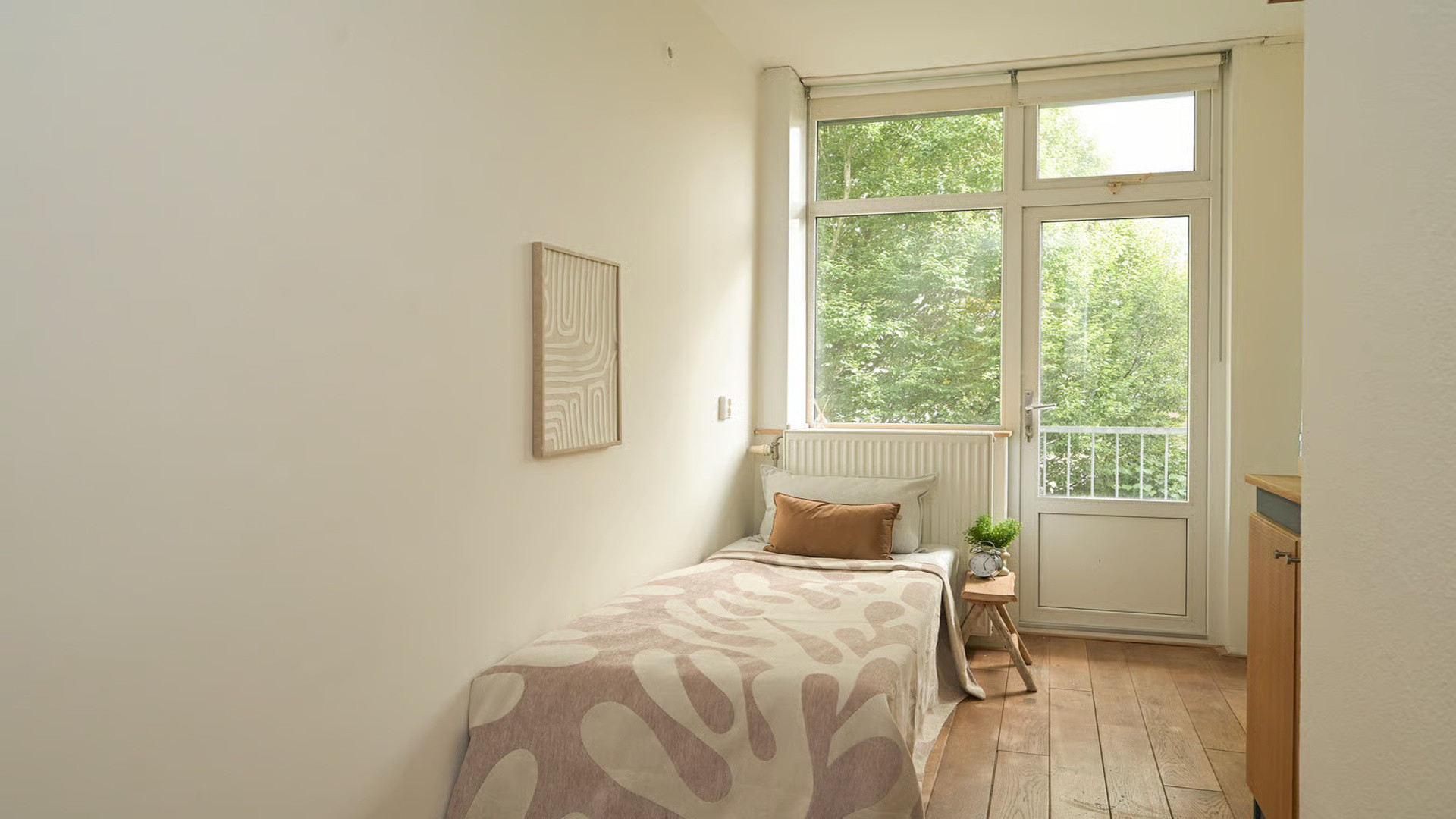 SBS ster Jan Versteegh zet zijn Haagse appartement te koop. Zie foto’s 9