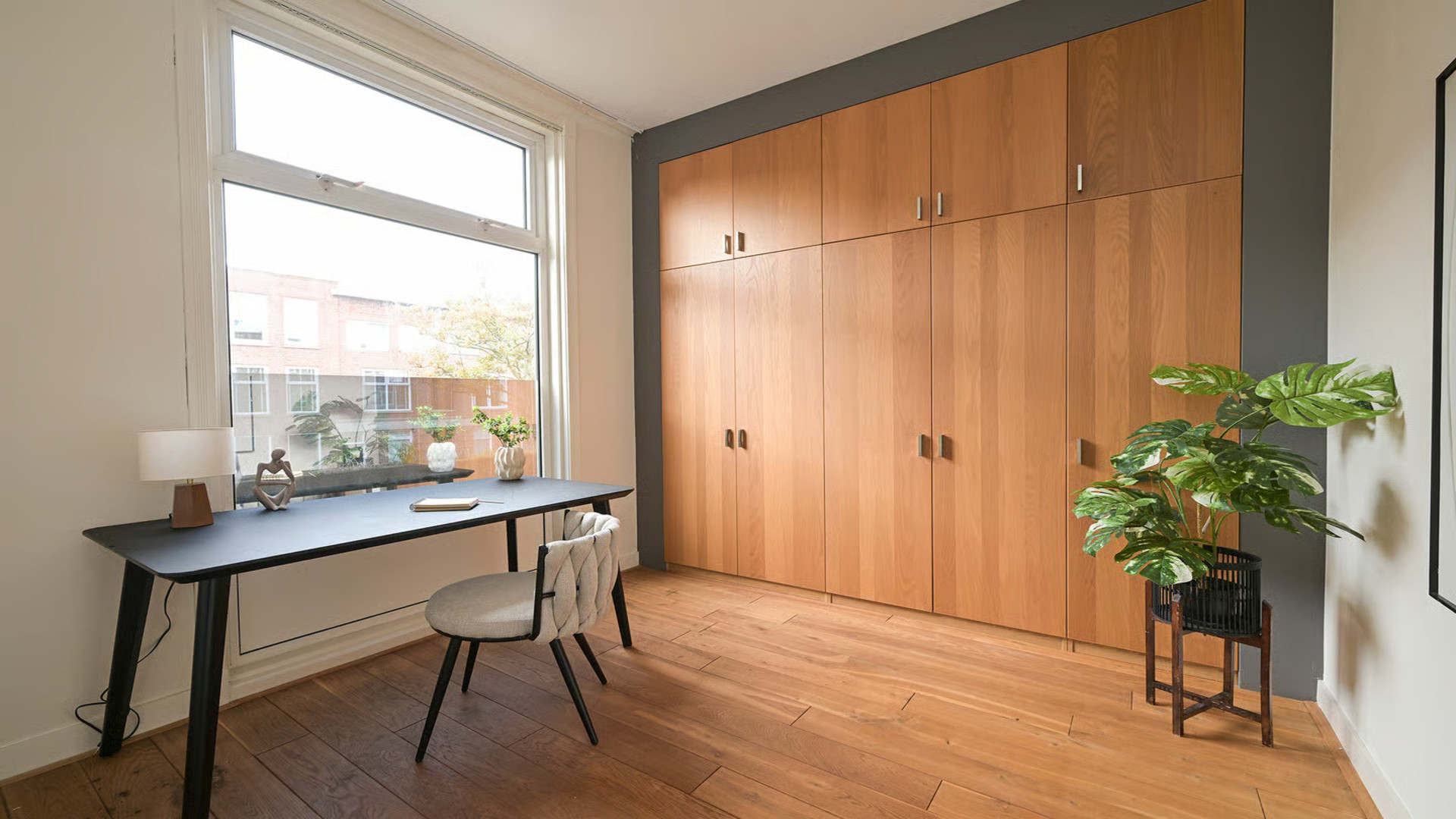 SBS ster Jan Versteegh zet zijn Haagse appartement te koop. Zie foto’s 10