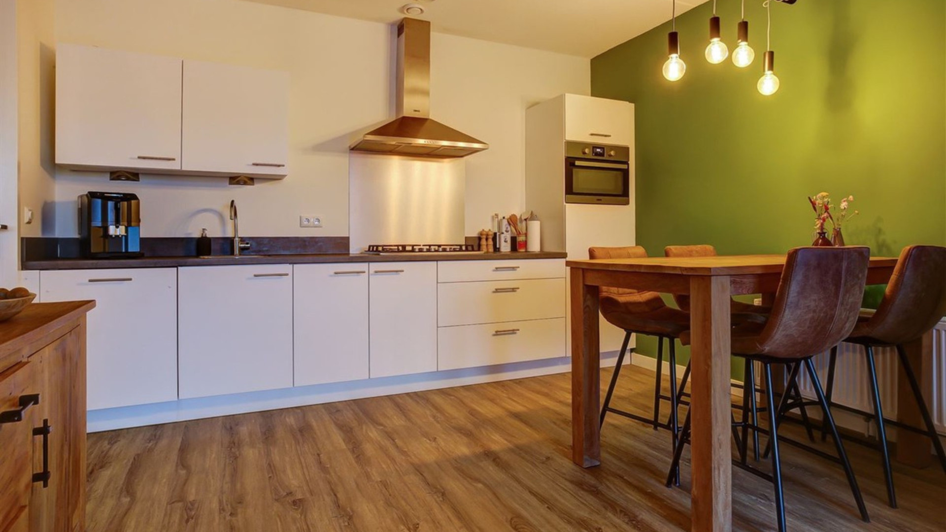 Binnenkijken in de woning van de vrouw van Wilfred Genee nu zij hem heeft verlaten. Zie foto's 6