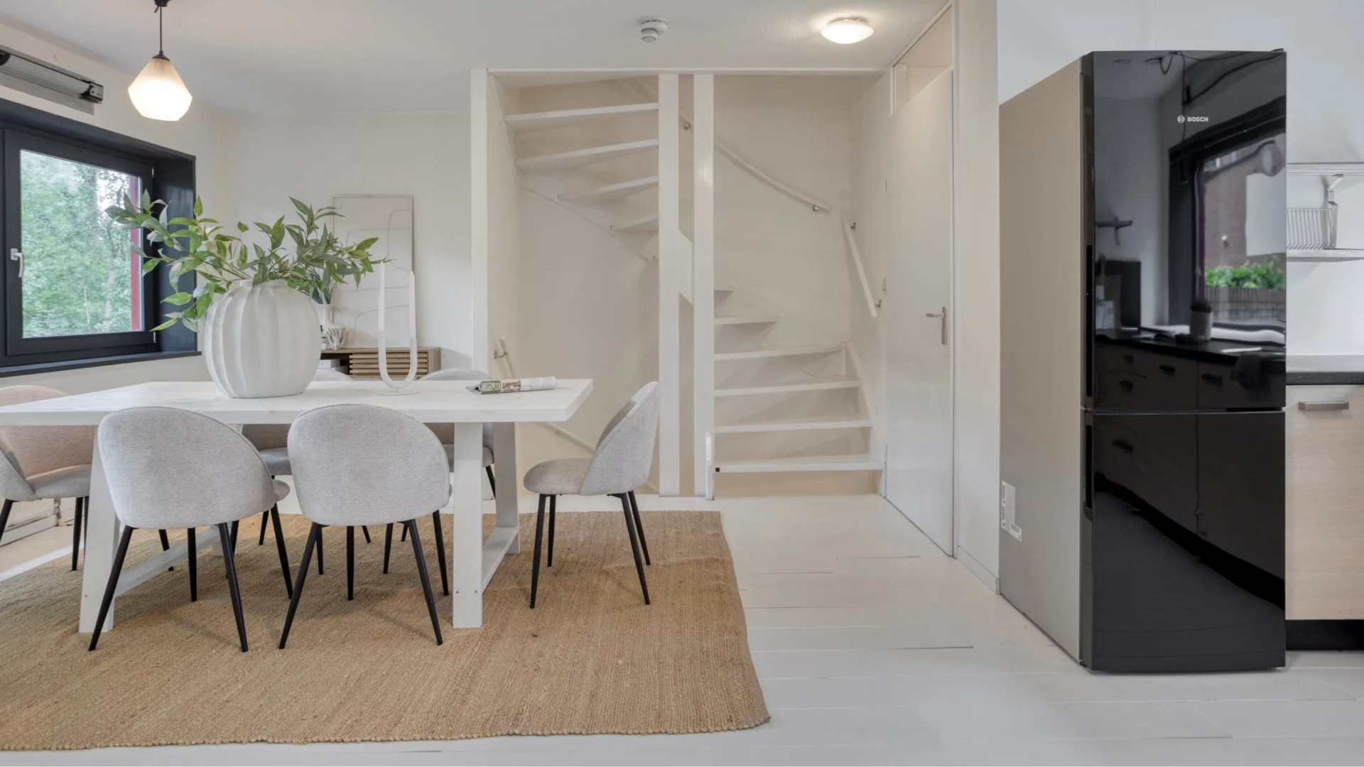 Acteur Jan Kooijman zet zijn Amsterdamse waterwoning met eigen steiger te koop. Zie foto's 4