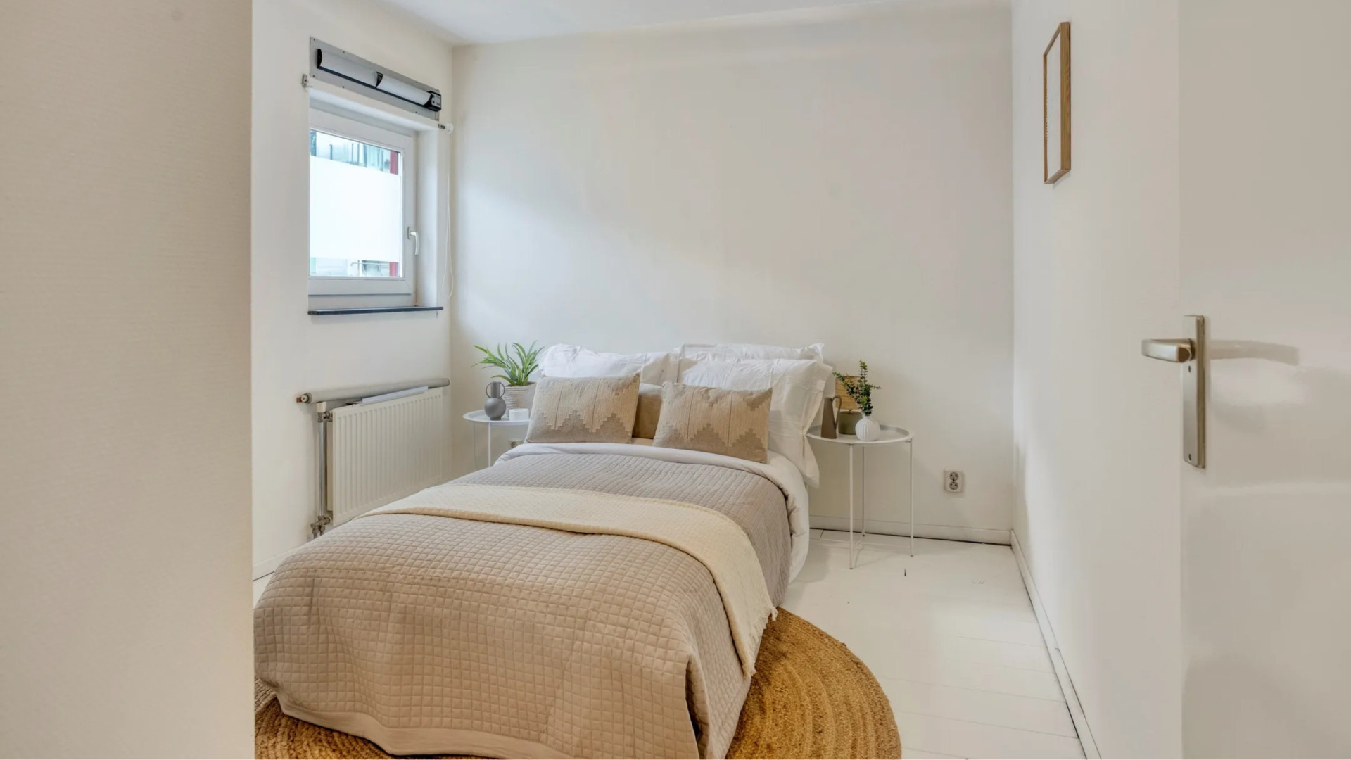 Acteur Jan Kooijman zet zijn Amsterdamse waterwoning met eigen steiger te koop. Zie foto's 7