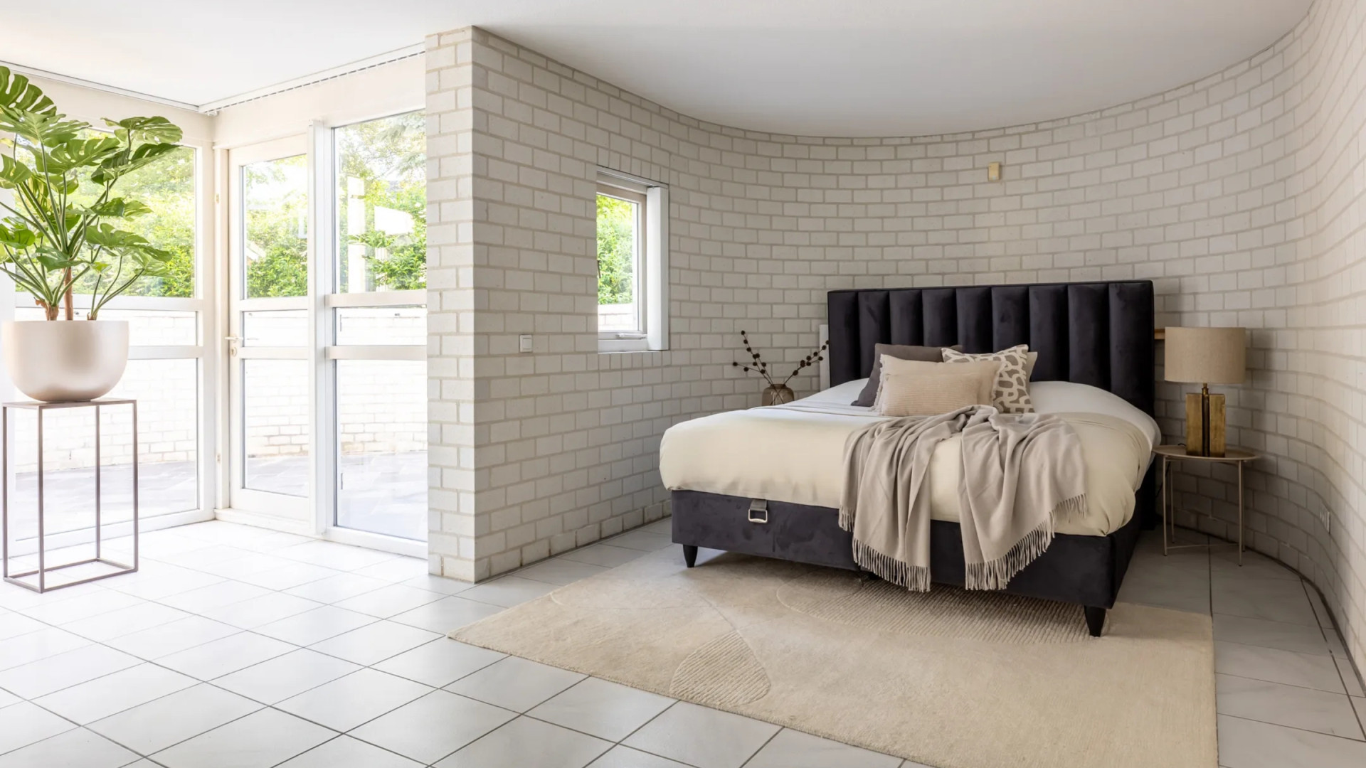 Dit is de nieuwe villa aan de Waal van YouTube ster Gio Latooy in Ridderkerk. Zie foto’s 9