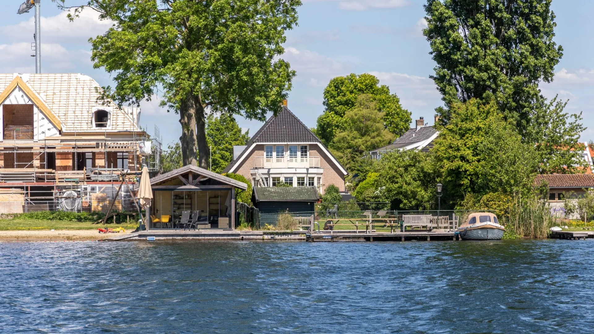 Dit is de net gekochte nieuwe villa van YouTube-ster Gio Latooy. Zie foto’s 2