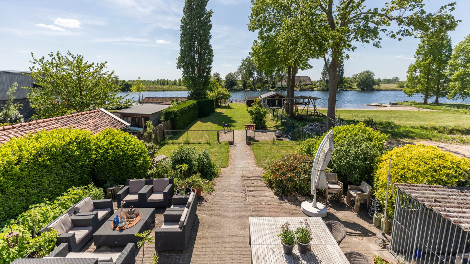 Dit is de net gekochte nieuwe villa van YouTube-ster Gio Latooy. Zie foto’s 4