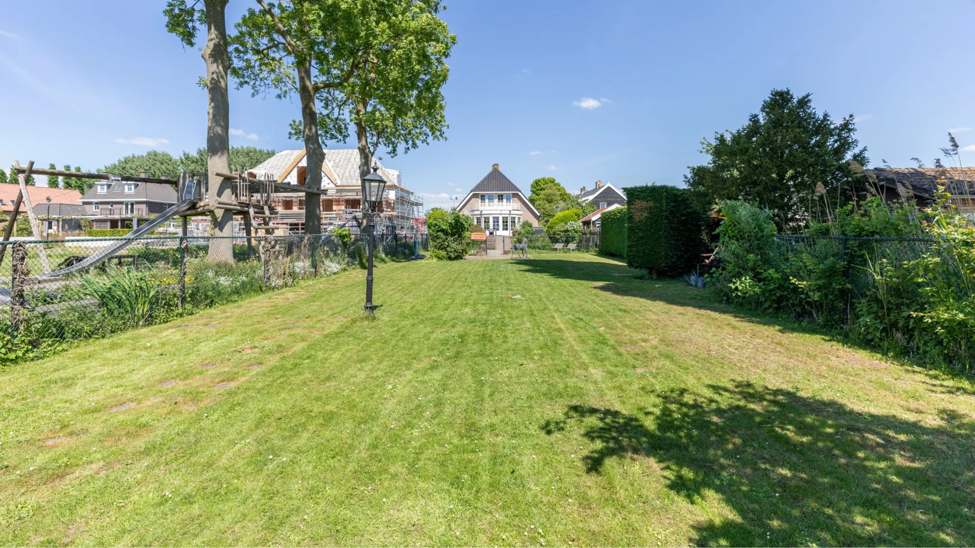 Dit is de net gekochte nieuwe villa van YouTube-ster Gio Latooy. Zie foto’s 7