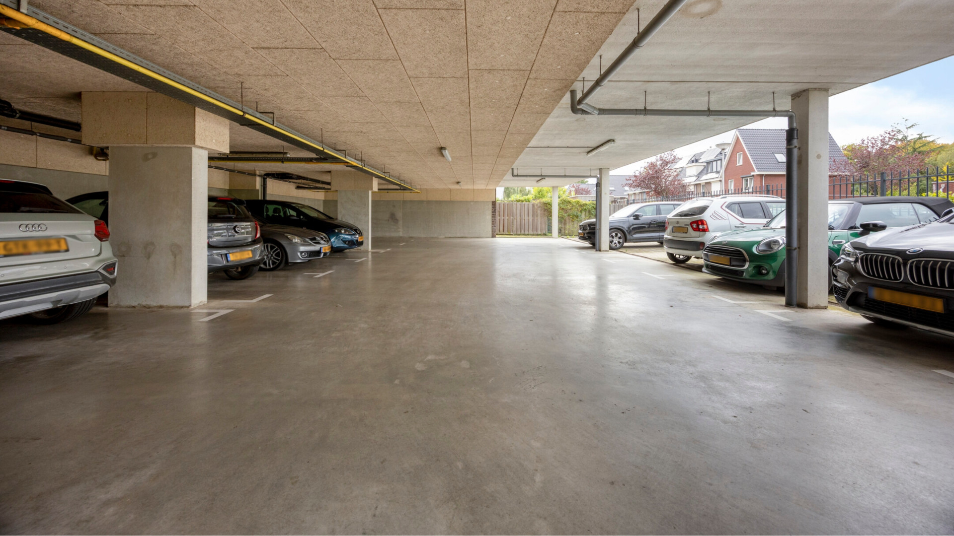 Topwielrenner Olav Kooij zet zijn prachtige penthouse te koop. Zie foto's 11