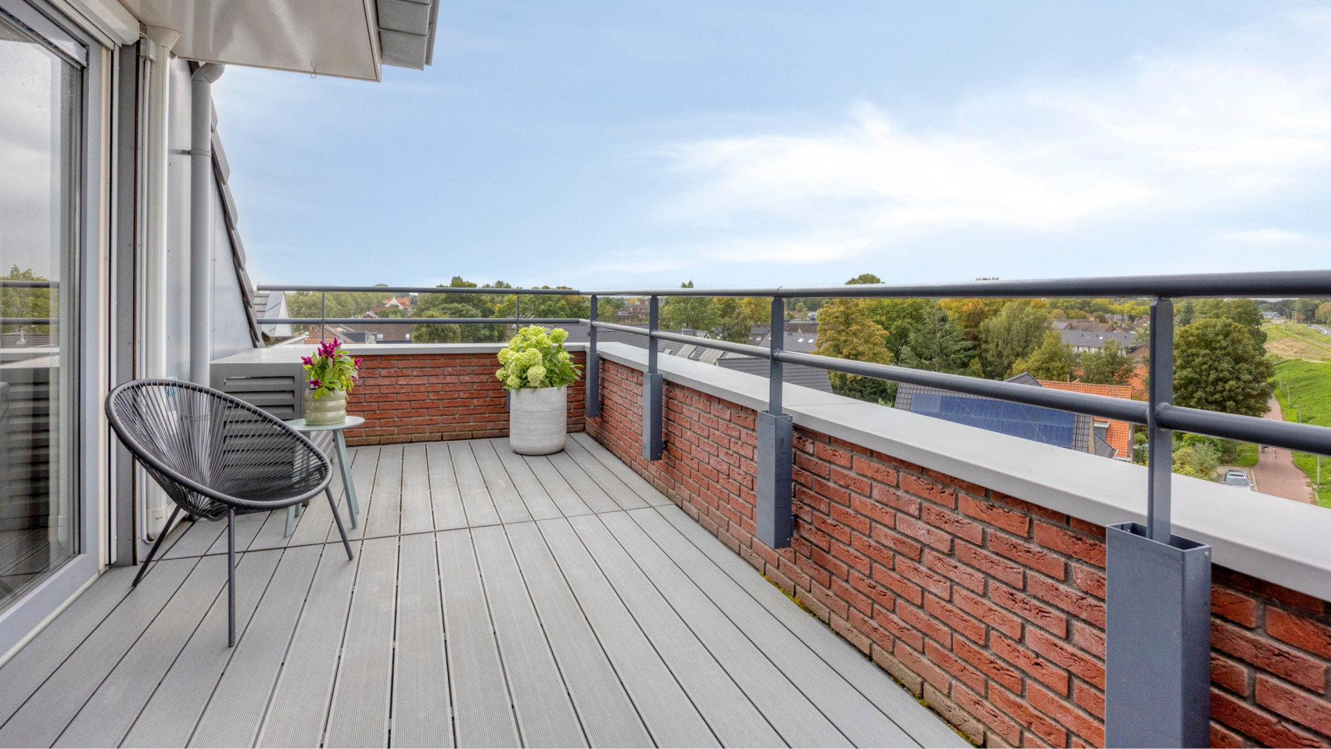 Topwielrenner Olav Kooij zet zijn prachtige penthouse te koop. Zie foto's 9