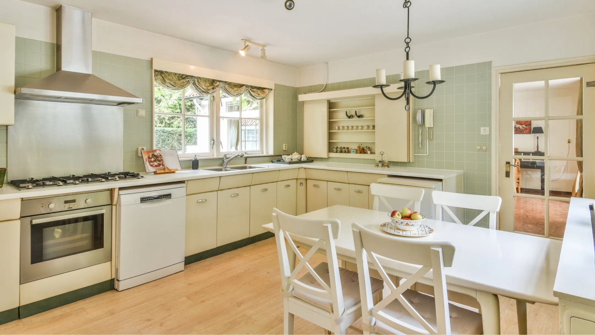 In deze villa woonde Jerney Kaagman tot het einde. Kijk hier binnen 6