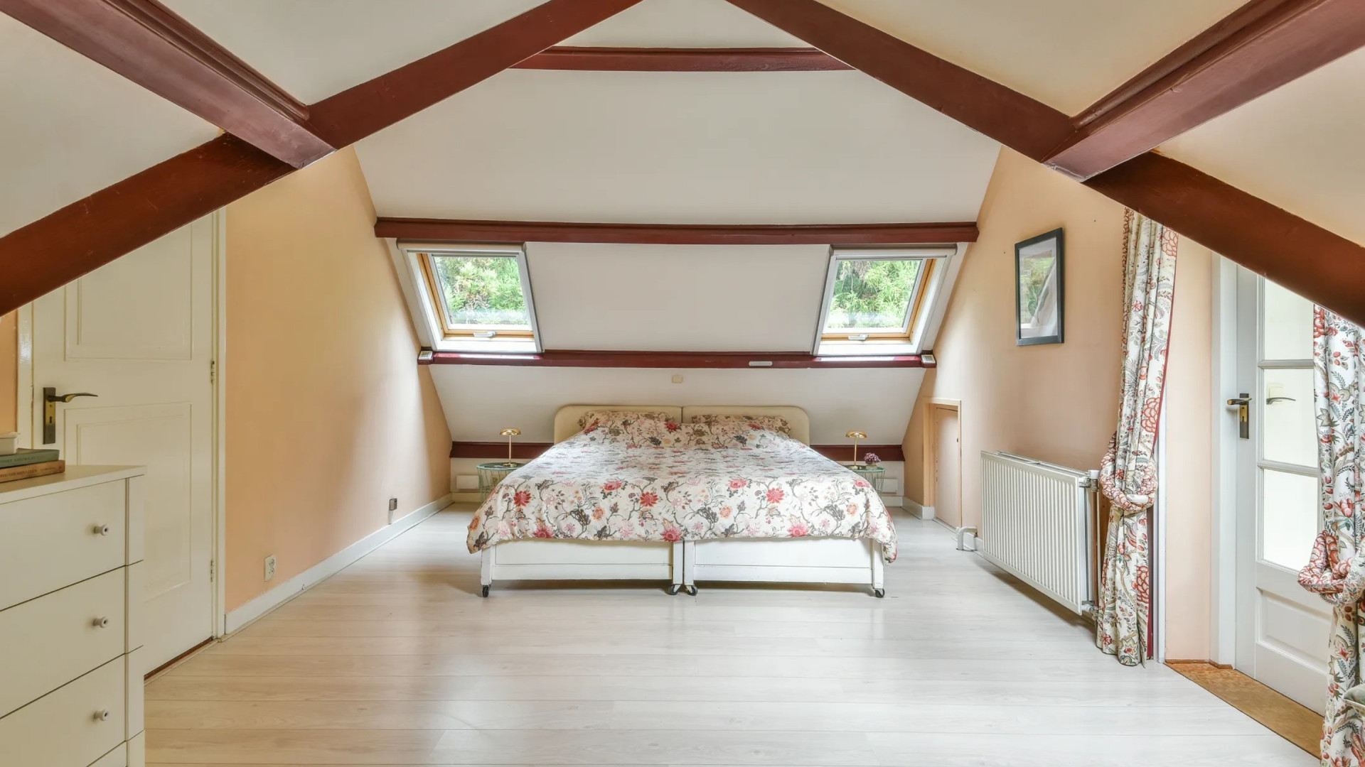 In deze villa woonde Jerney Kaagman tot het einde. Kijk hier binnen 9