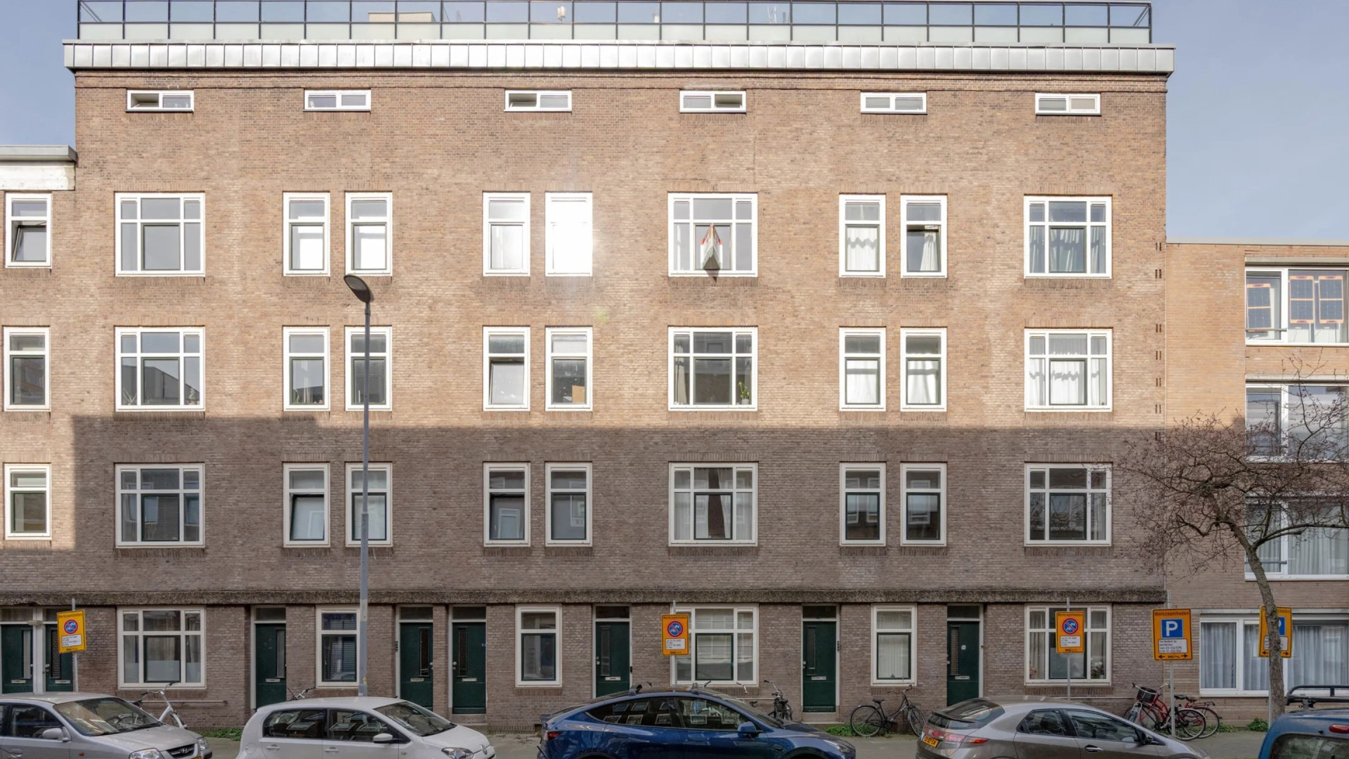 Binnenkijken in het net gekochte appartement van Koen Pieter van Dijk. Zie foto's 2