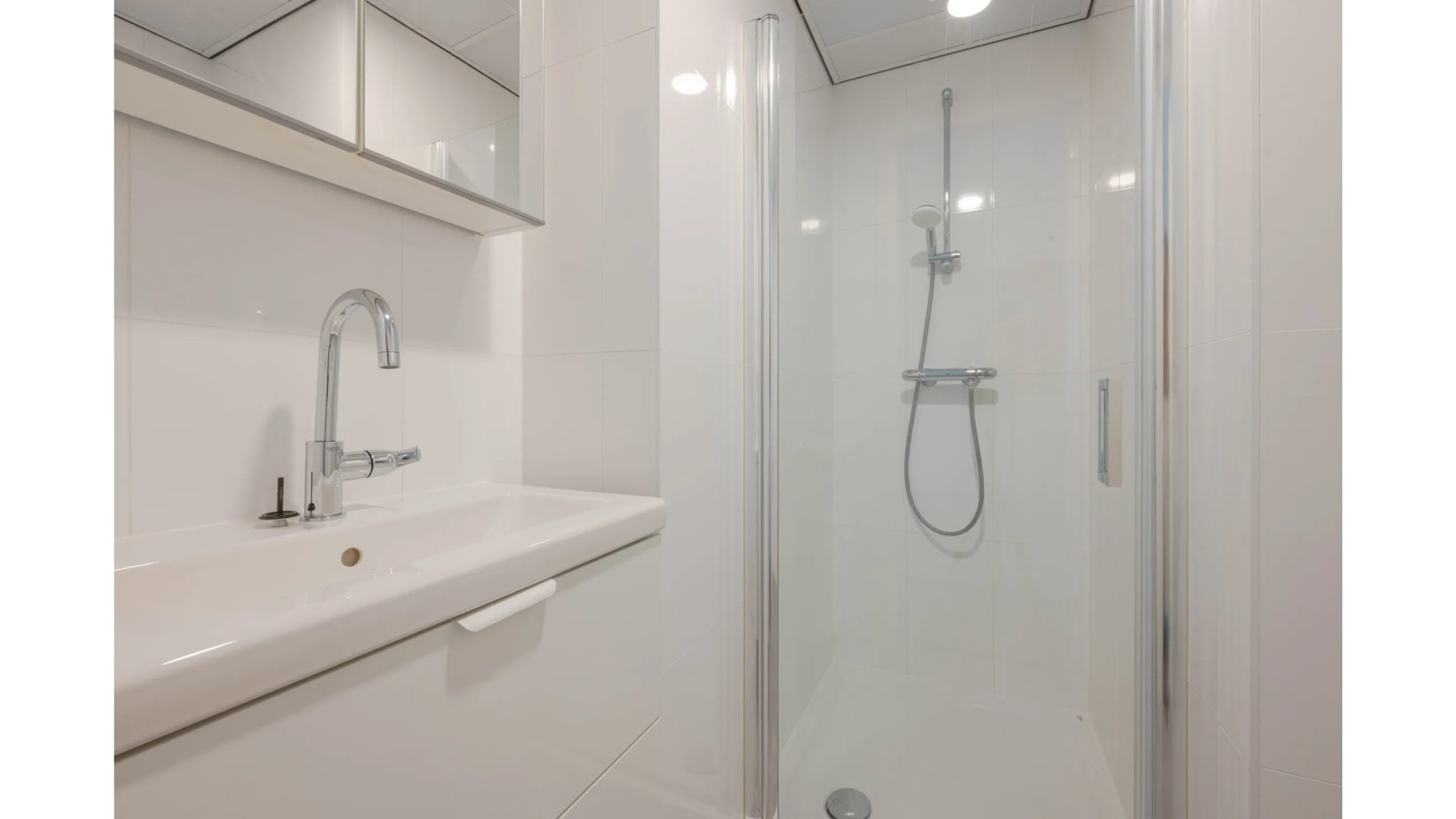 Binnenkijken in het net gekochte appartement van Koen Pieter van Dijk. Zie foto's 8