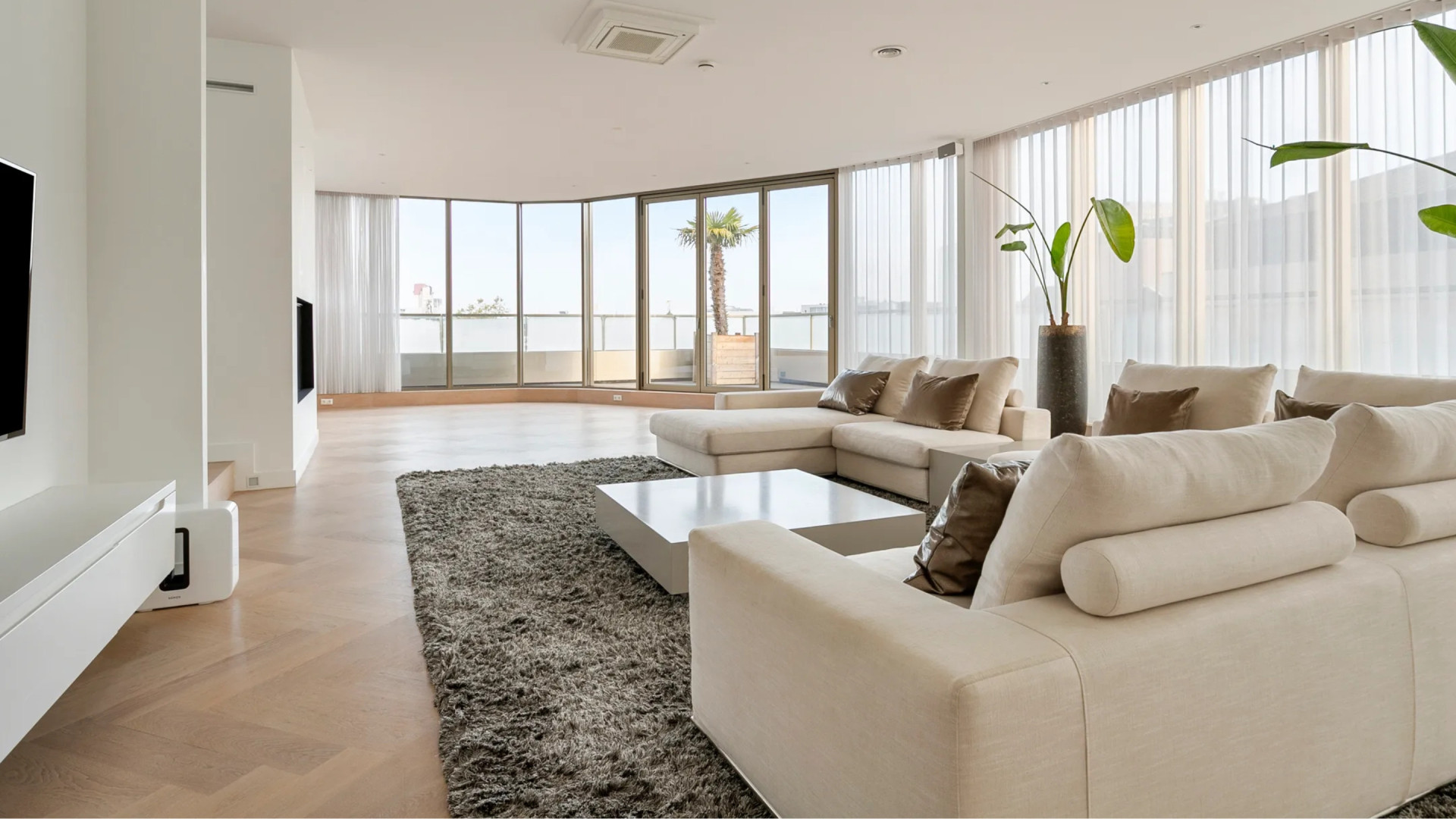 PSV-speler Sergiño Dest koopt dit exclusieve miljoenenpenthouse in Eindhoven. Zie foto’s 4