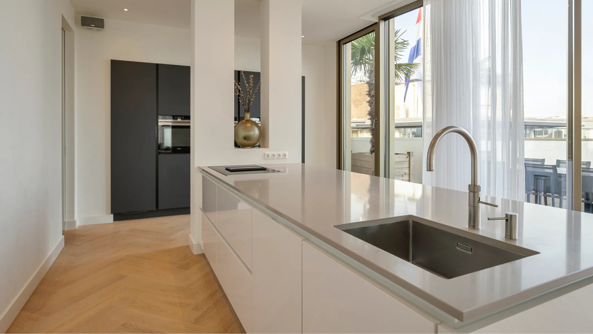 PSV-speler Sergiño Dest koopt dit exclusieve miljoenenpenthouse in Eindhoven. Zie foto’s 7