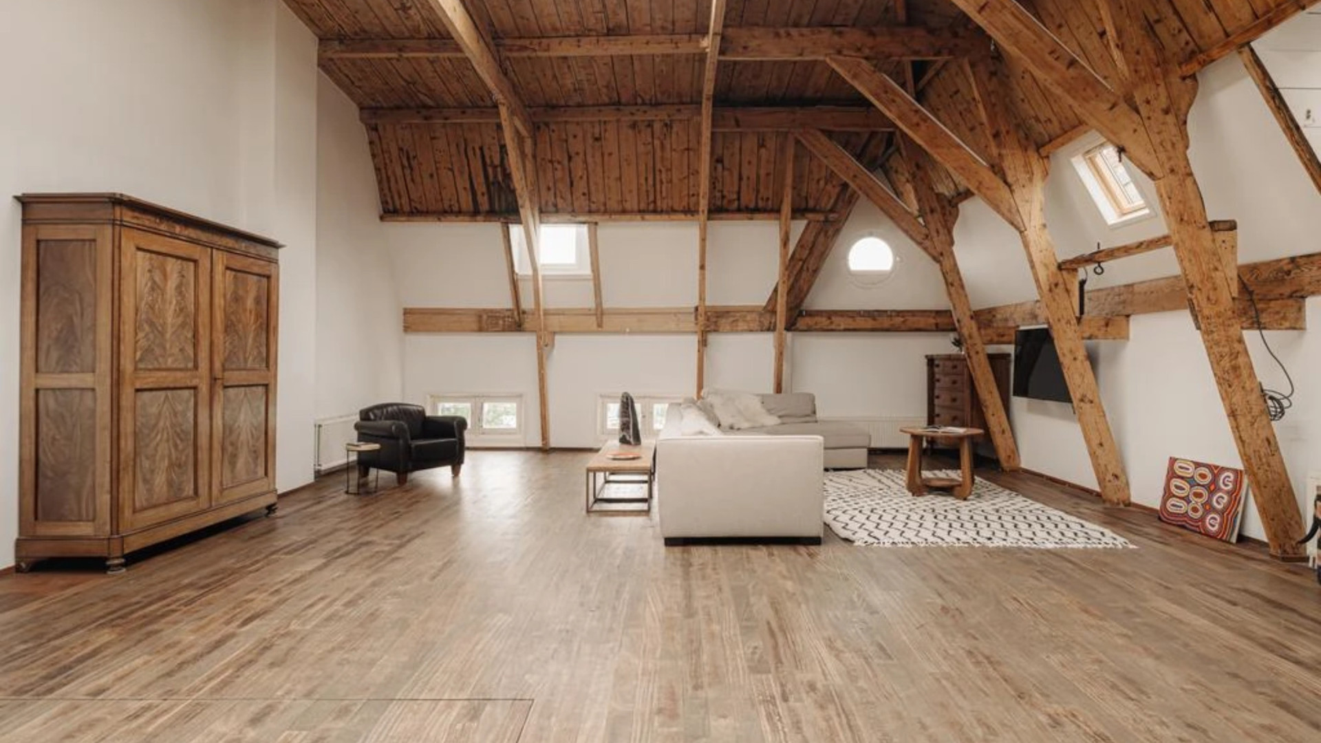 Dit is het zeer bijzondere loftappartement van voormalig profwielrenner Thomas Dekker. Zie foto’s 5