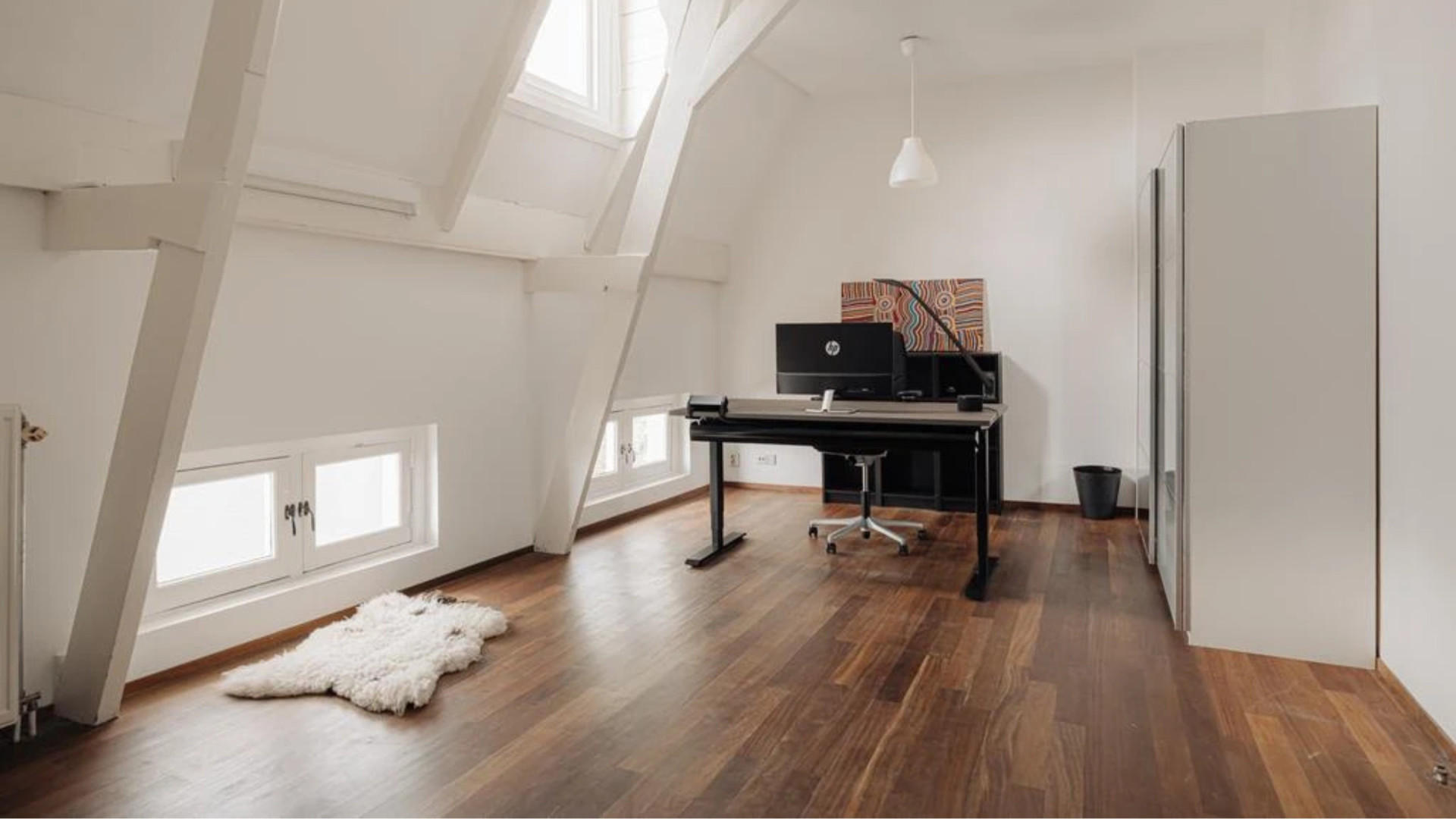 Dit is het zeer bijzondere loftappartement van voormalig profwielrenner Thomas Dekker. Zie foto’s 10
