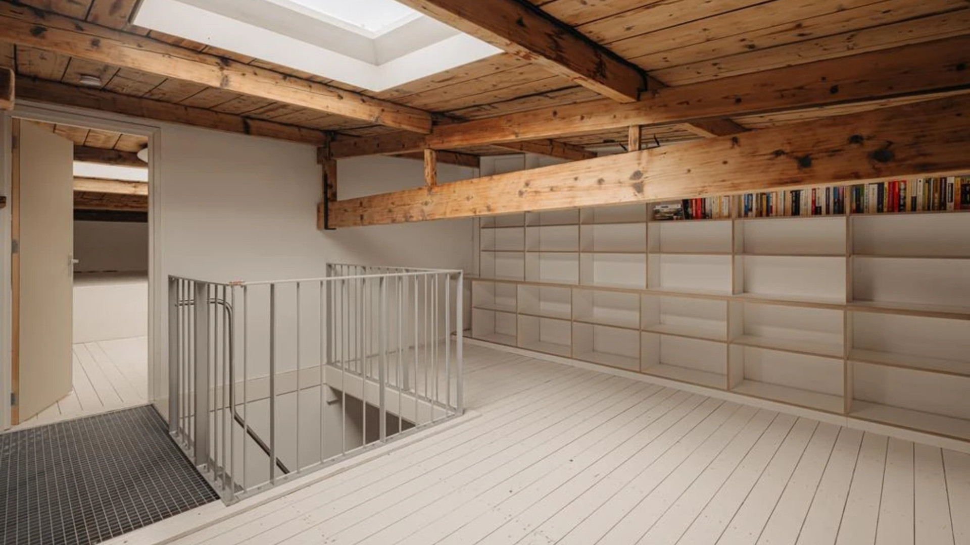 Dit is het zeer bijzondere loftappartement van voormalig profwielrenner Thomas Dekker. Zie foto’s 11