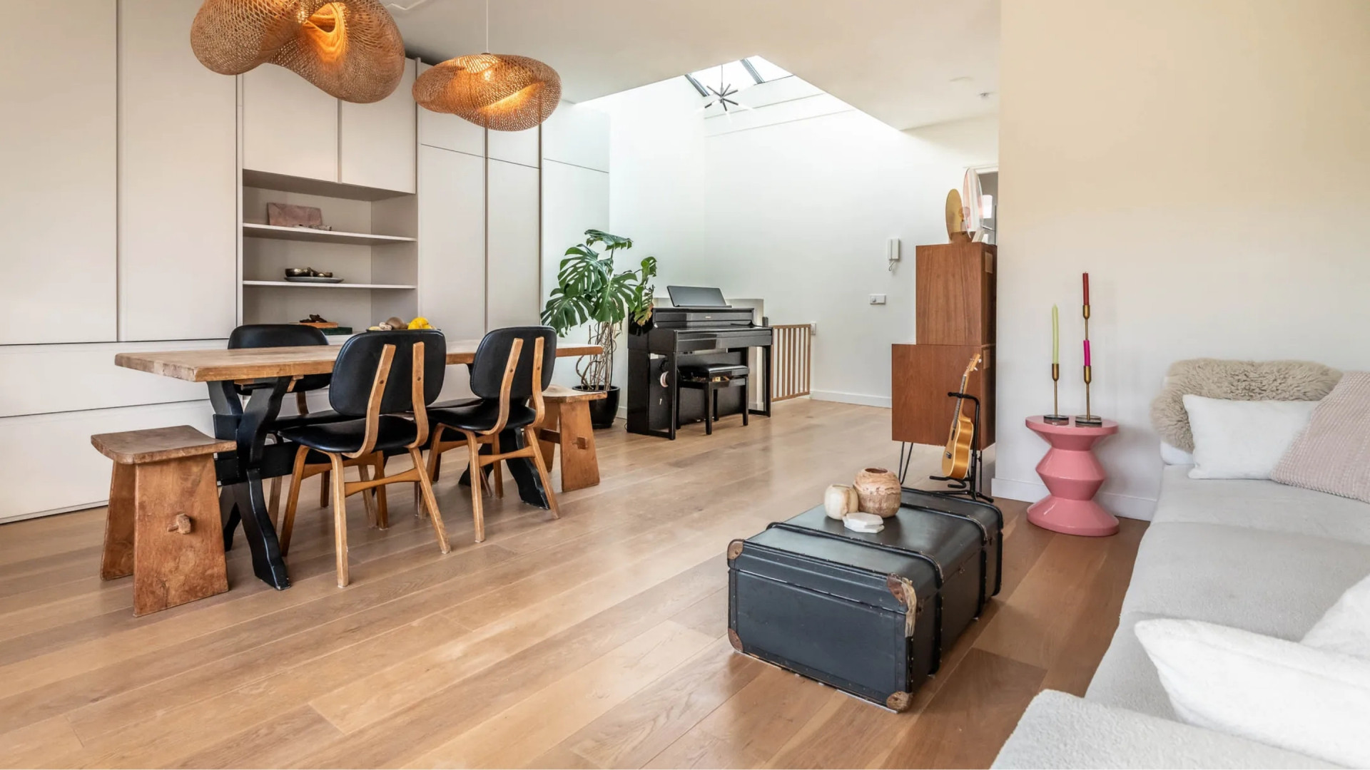 Actrice Anouk Maas zet haar knusse appartement in Amsterdam te koop. Zie foto’s 2